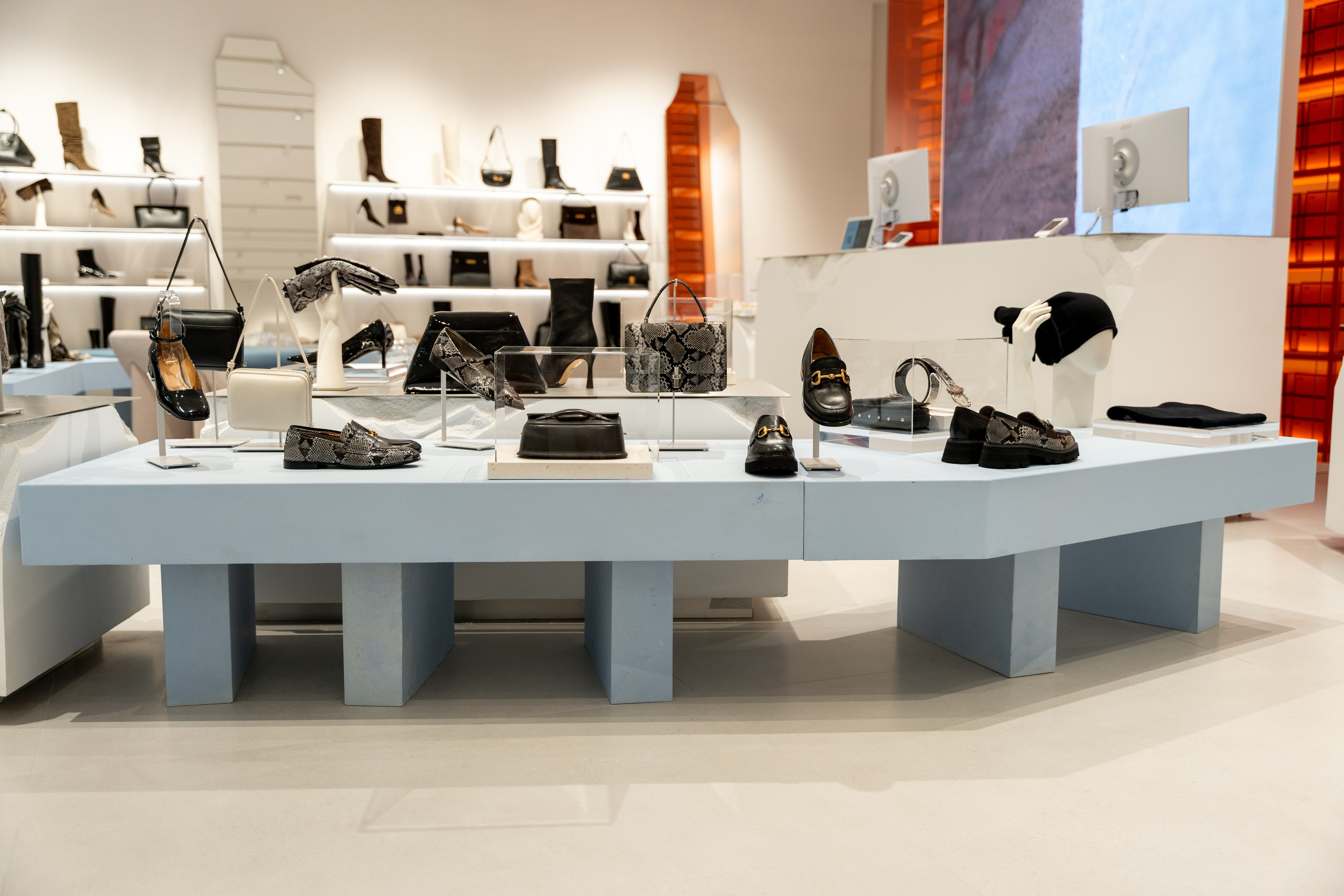 Интерьерная фотосъемка магазина Ekonika в Краснодаре — обувной бренд Профессиональная фотосъемка Ekonika — фирменный магазин в Краснодаре. Шедевры для Вас! Фотограф и Видеограф в Краснодаре Пахиев Руслан