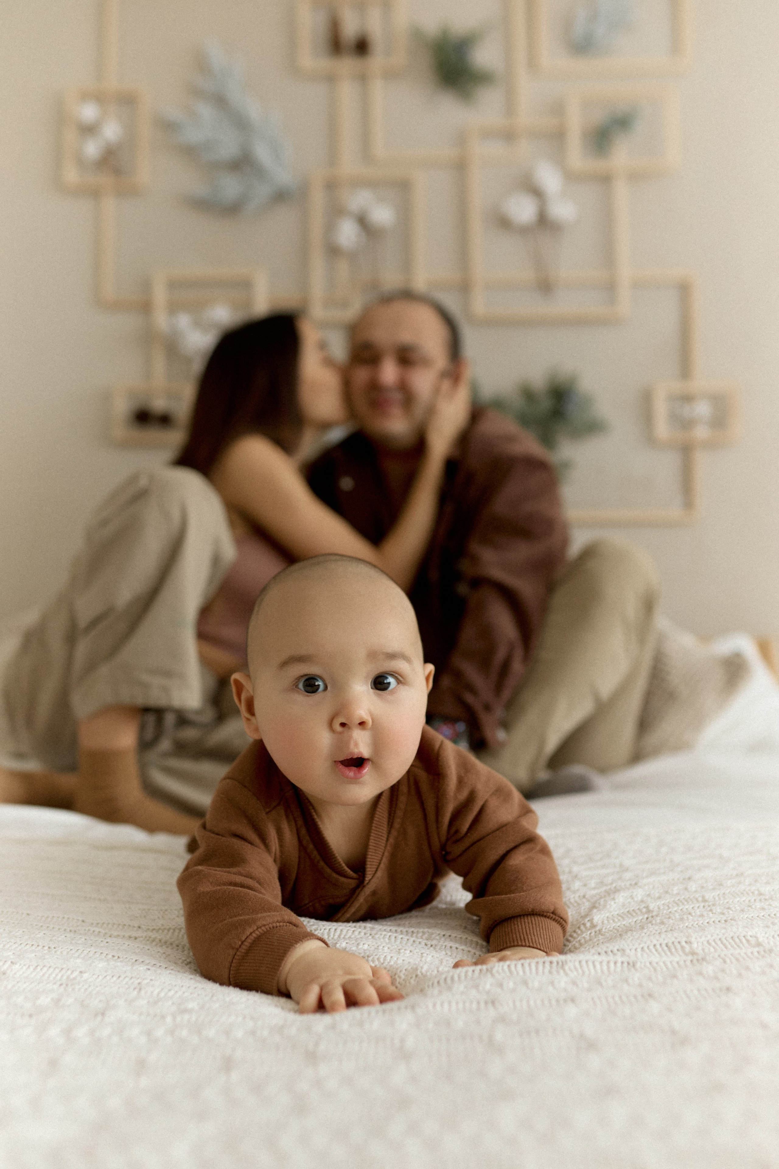 Семейная фотосессия в фотостудии. Сестры Карабаза. Фотографы и ретушеры в Москве и Санкт-Петербурге
