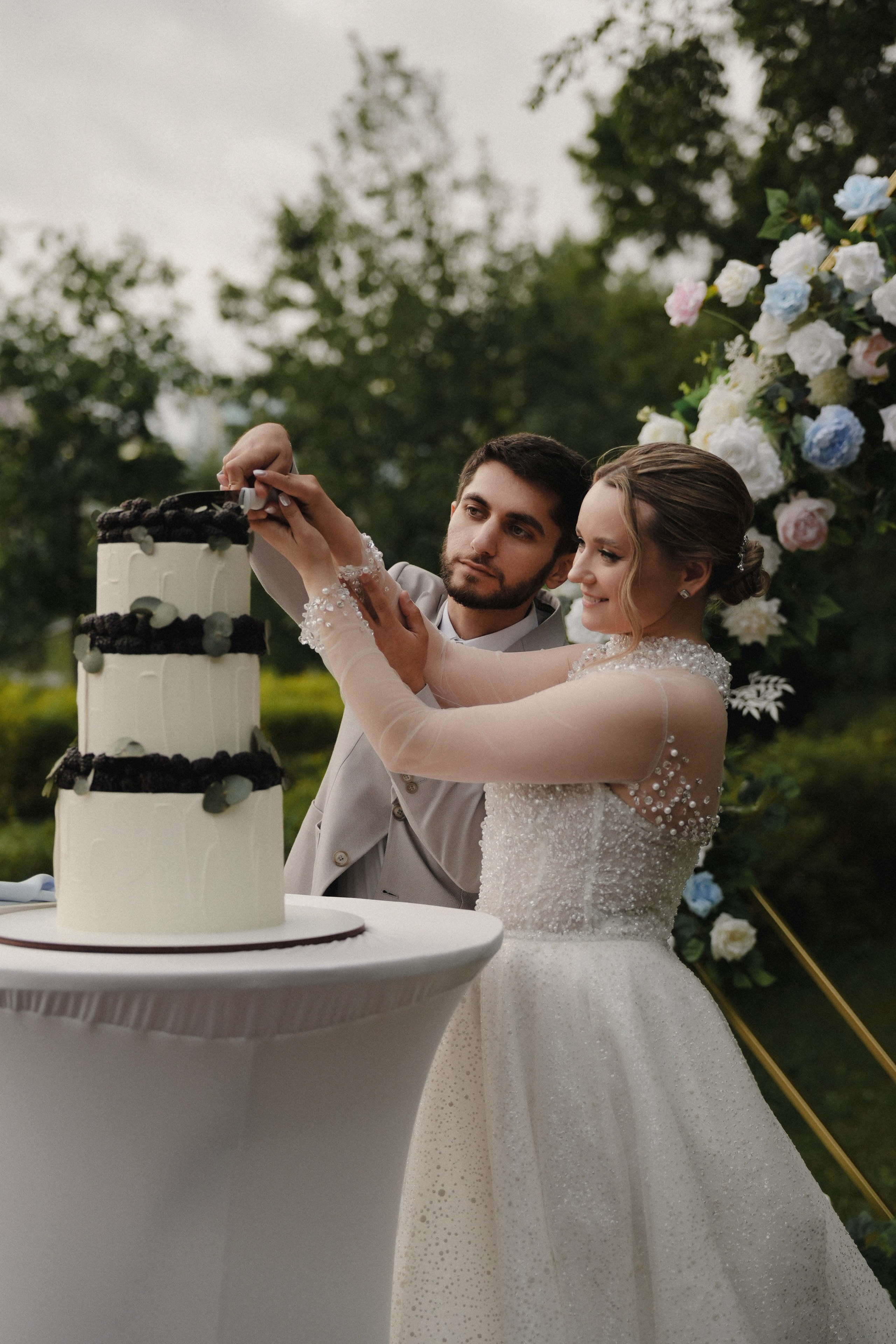 Сборы жениха и невесты, бракосочетание в Савеловском загсе, выездная церемония