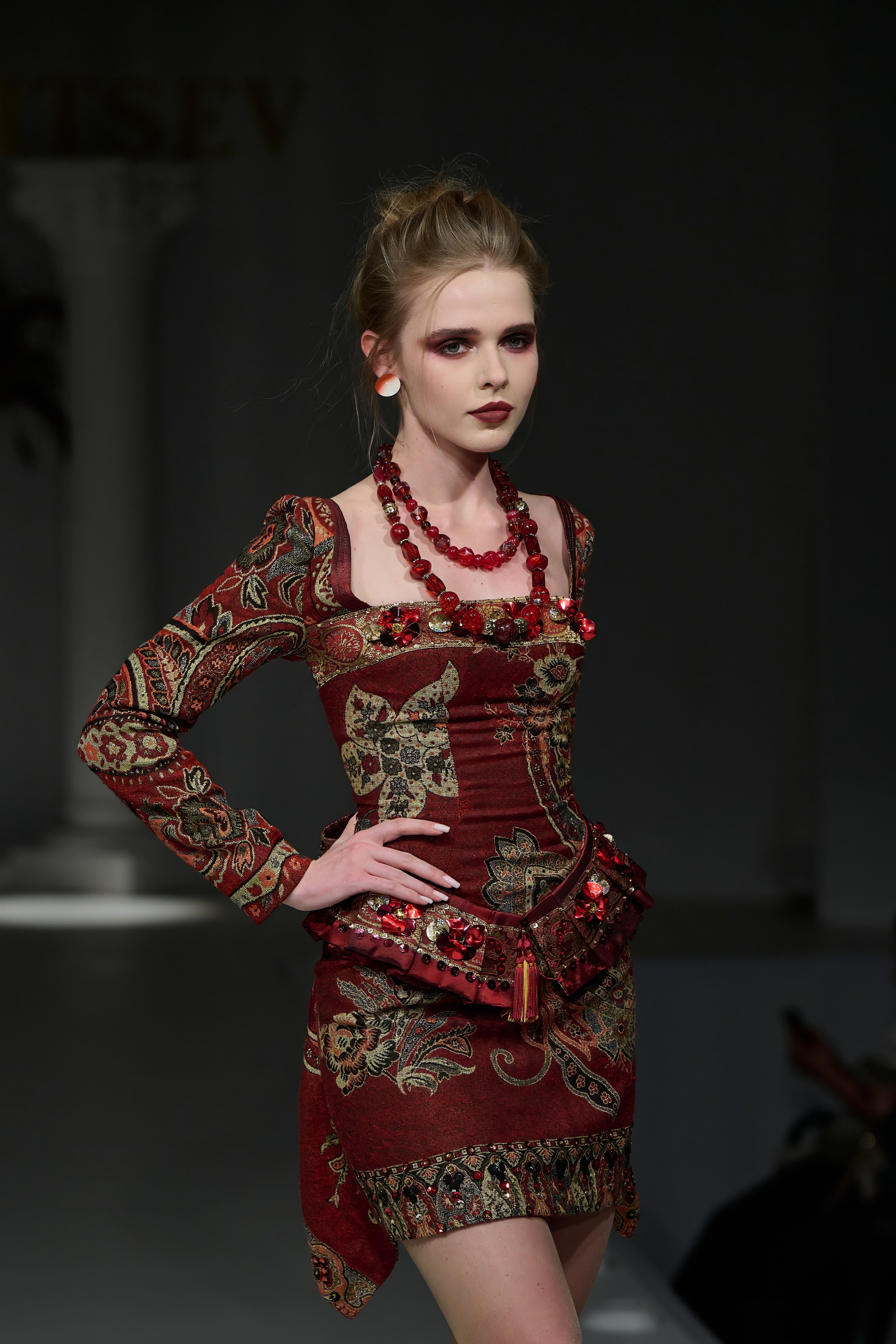 Slava&Yegor Zaitsevs. Показ-спектакль «Воспоминание». 21 июня 2025. Дима Бабушкин. Фотограф. Подиум. Репортаж. Творчество. Дорого