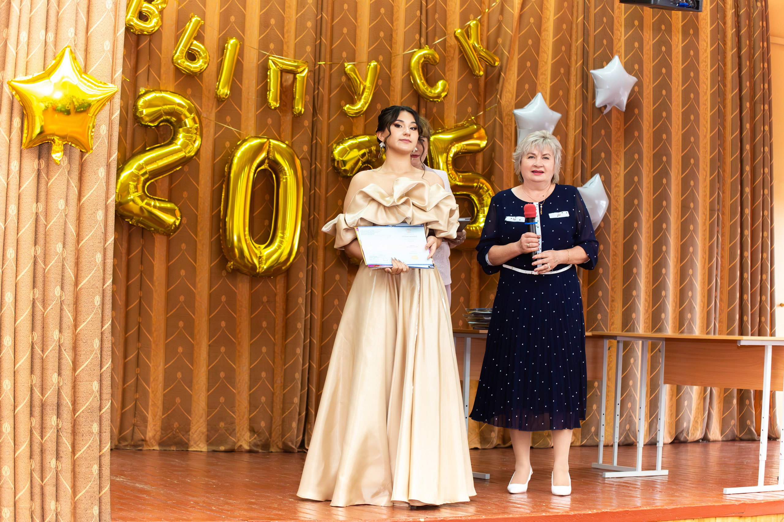 ВРУЧЕНИЕ ДИПЛОМОВ 2025 9 ШКОЛА Г.МЦЕНСК. Профессиональный фотограф в Мценске и Орловской области