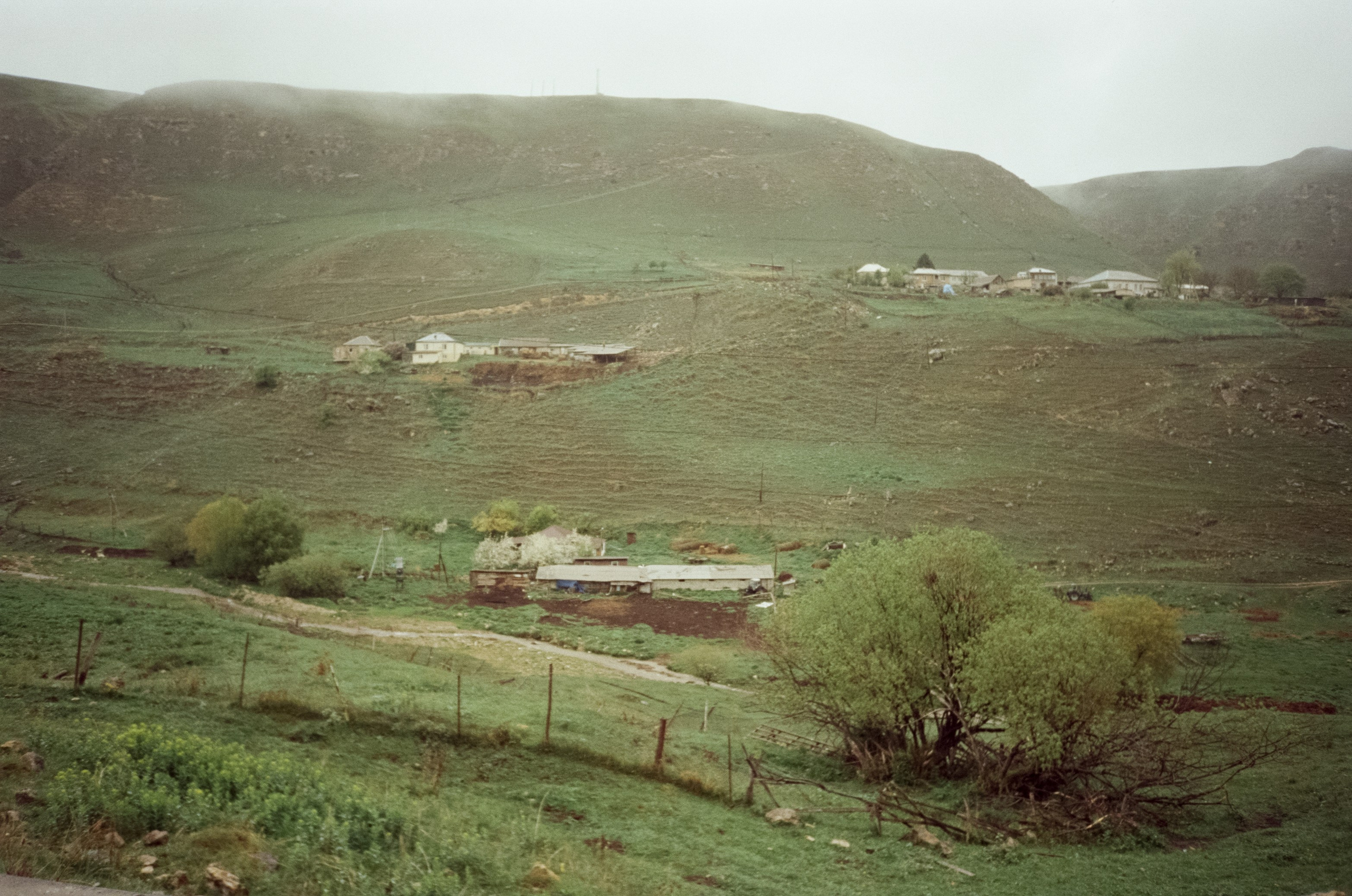 Дорога на Джилы-Су в дождливое утро. Туман. Фотограф-документалист Мария Осокина