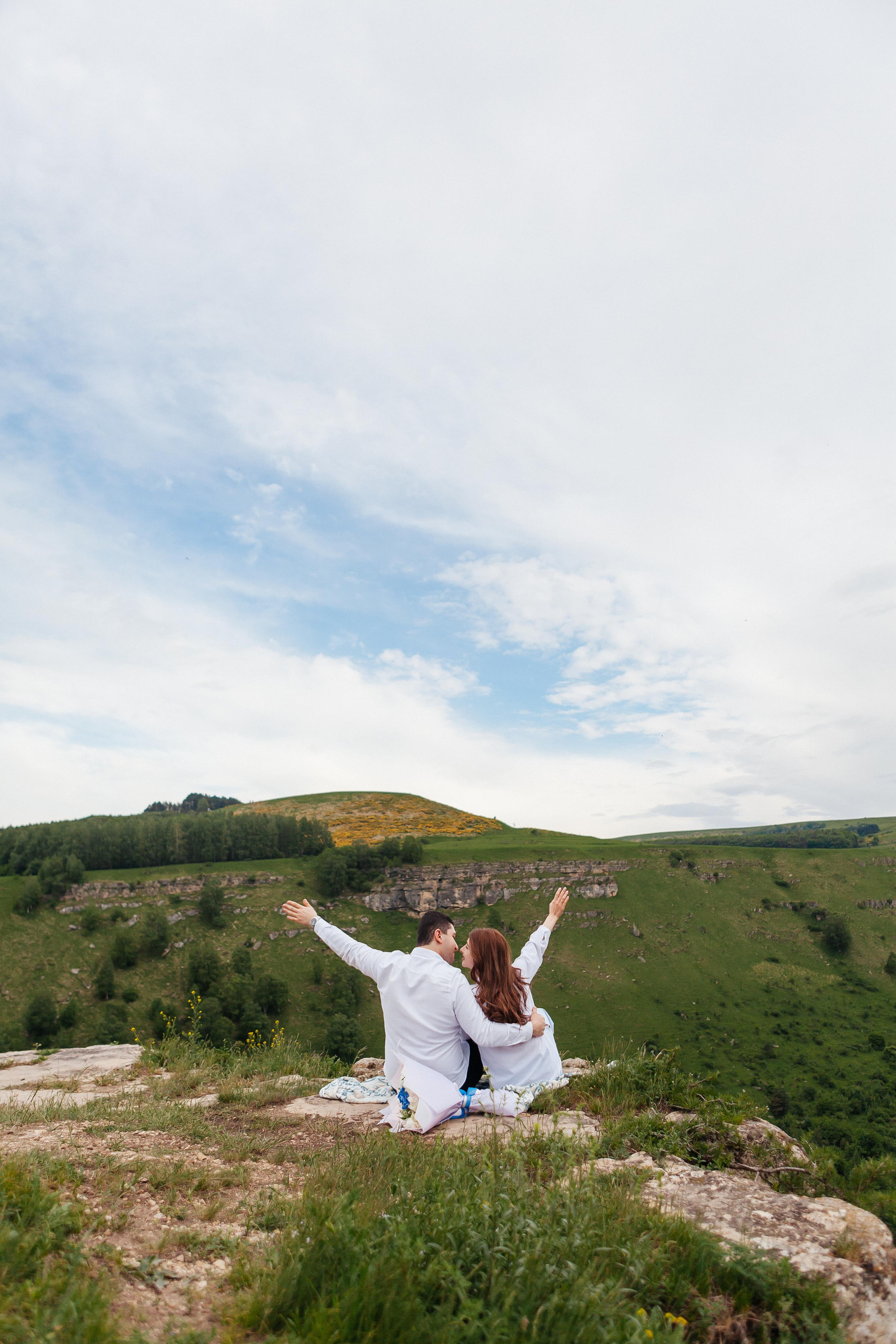 Предложение руки и сердца — Березовское ущелье Кисловодск. Фотограф Ставрополь Пятигорск Елизавета Дарина