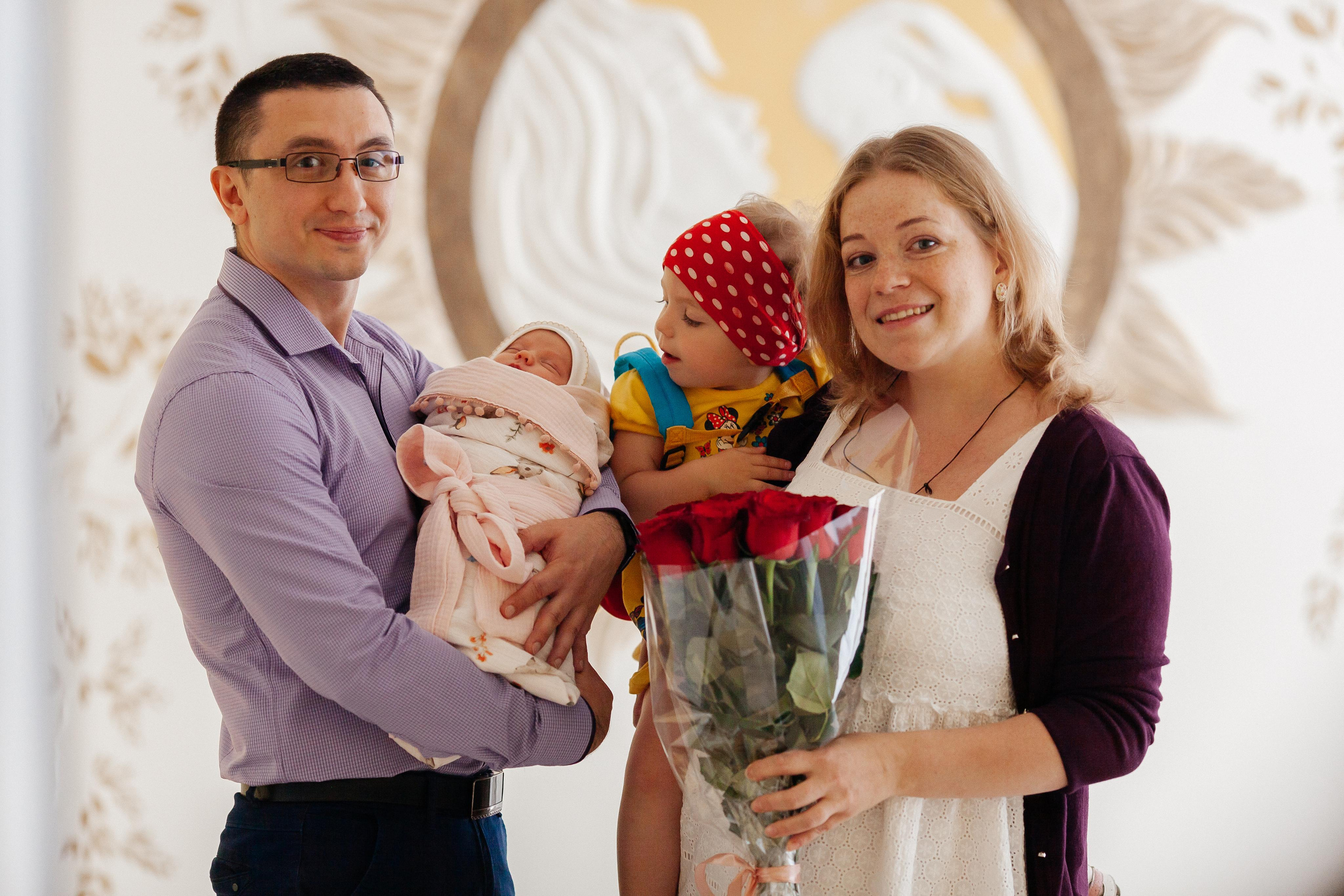 Выписка ребенка из Перинатального центра города Ставрополя. Фотограф Ставрополь Пятигорск Елизавета Дарина