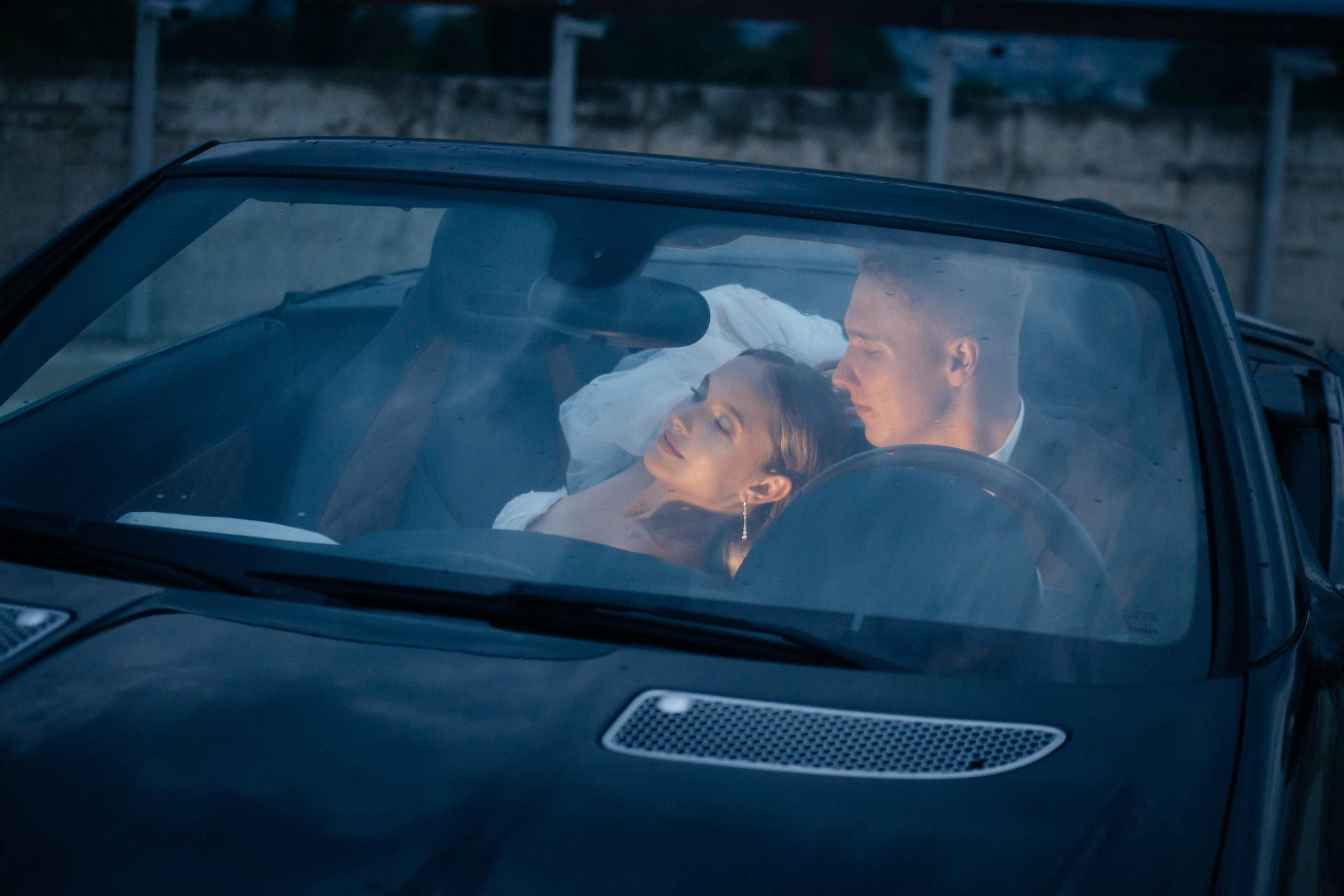 Свадебная фотосессия в автомобиле в городе Ставрополь. Фотограф Ставрополь Пятигорск Елизавета Дарина