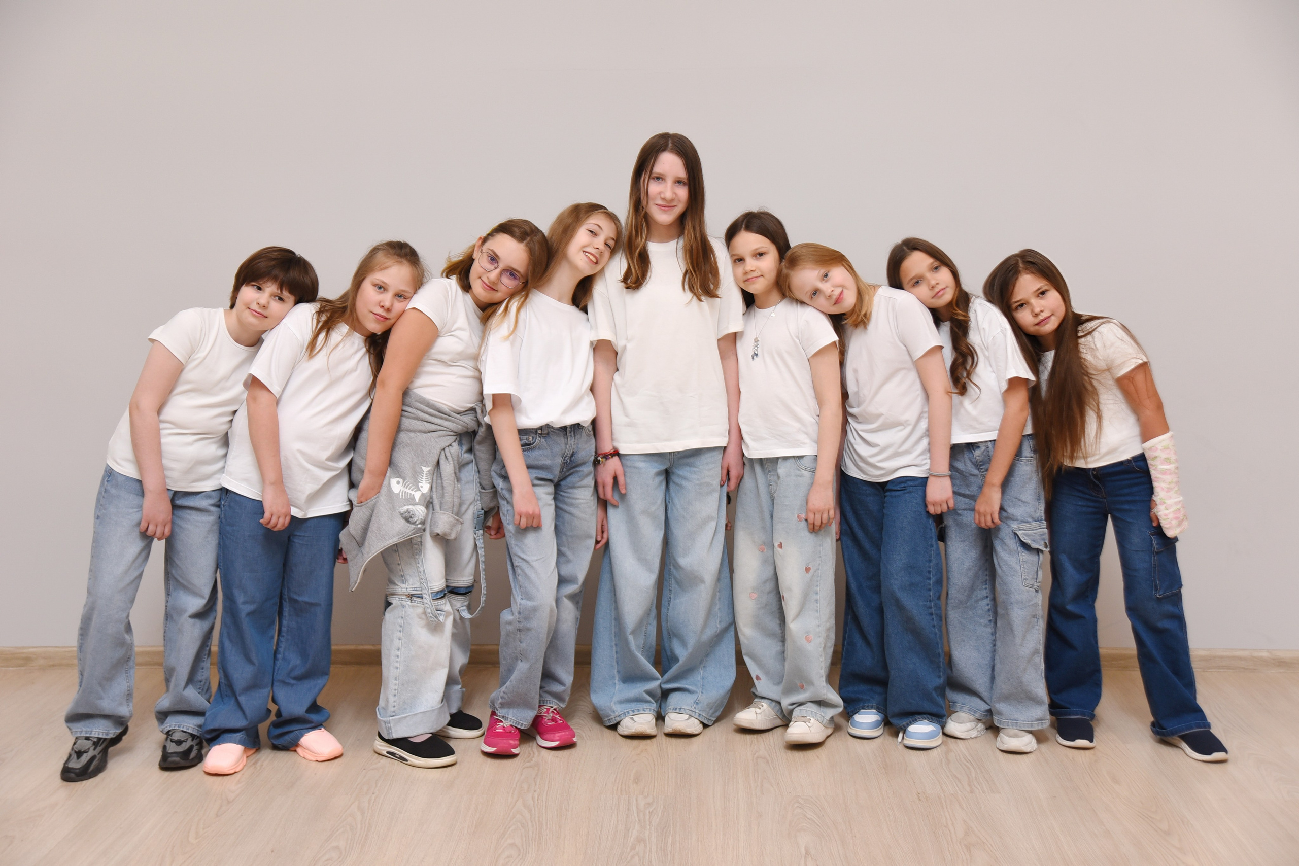 Фотоальбомы для средней и младшей школы. Стильные выпускные альбомы, детские фотосессии, сюжетные фотографии