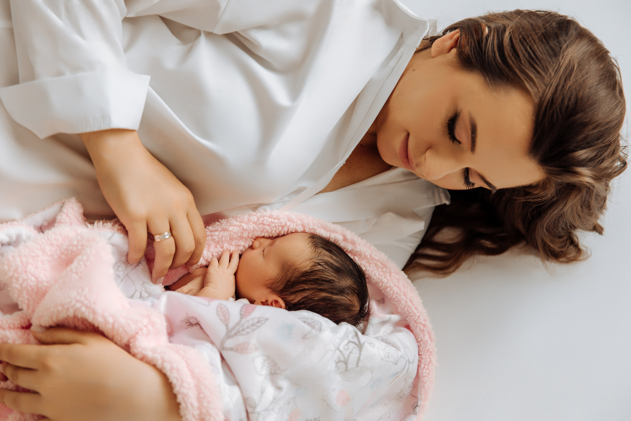 Вероника с малышкой. Фотограф женского портрета, беременности и материнства Харькова Елена