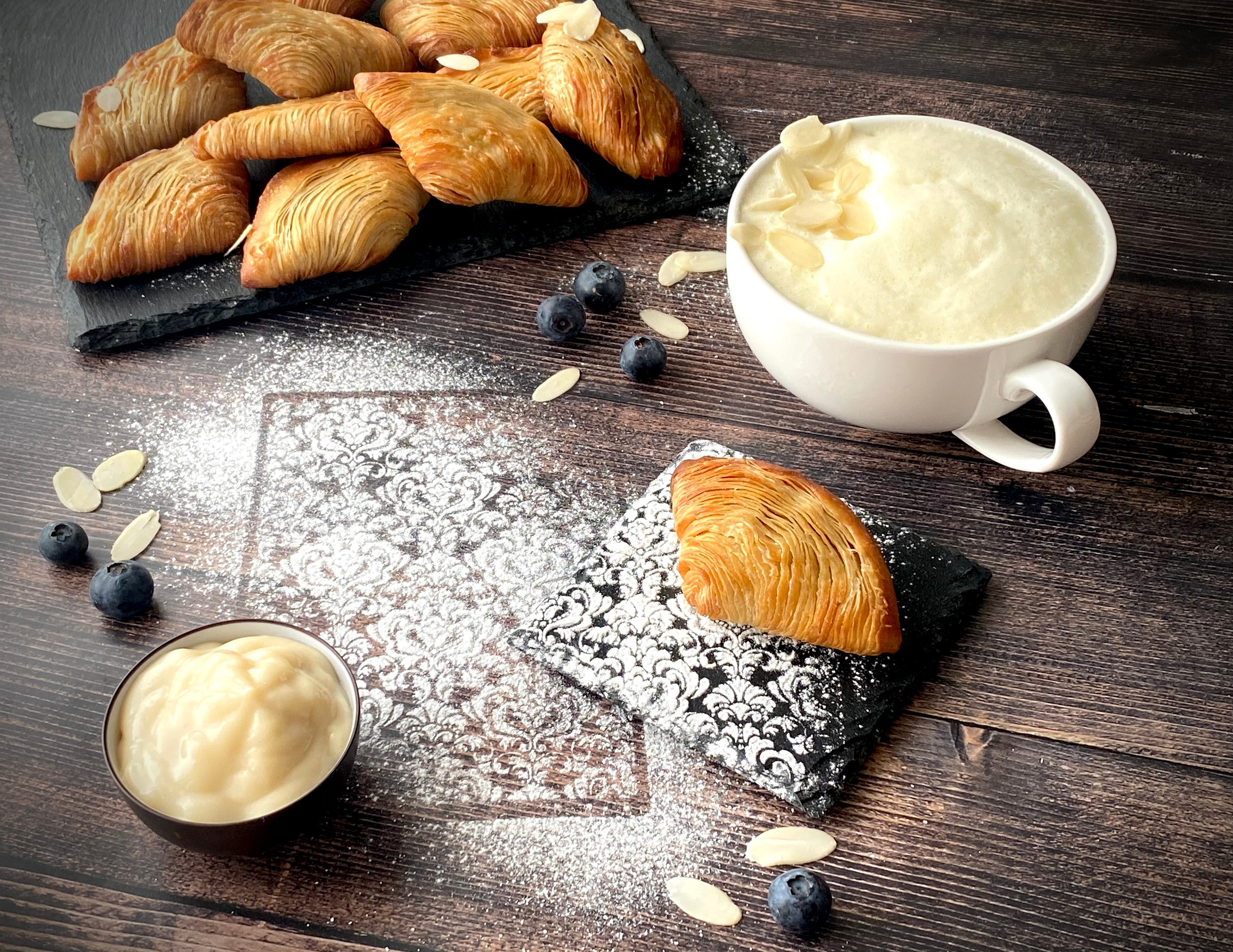 Художественная съёмка десертов с участием фуд-стилиста. Фуд-фотограф Илья Милоданов съемка в Москве и Московской области