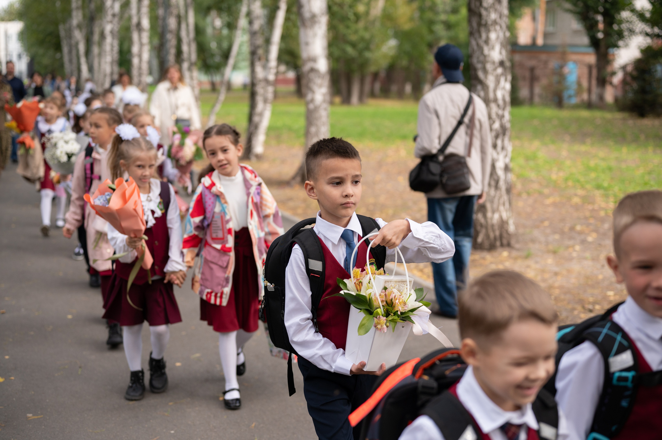 1 сентября 16 гимназия 2 класс (линейка + в классе+ на улице). Фотограф новорожденных, семейный детский в Тюмени Татьяна Морозова