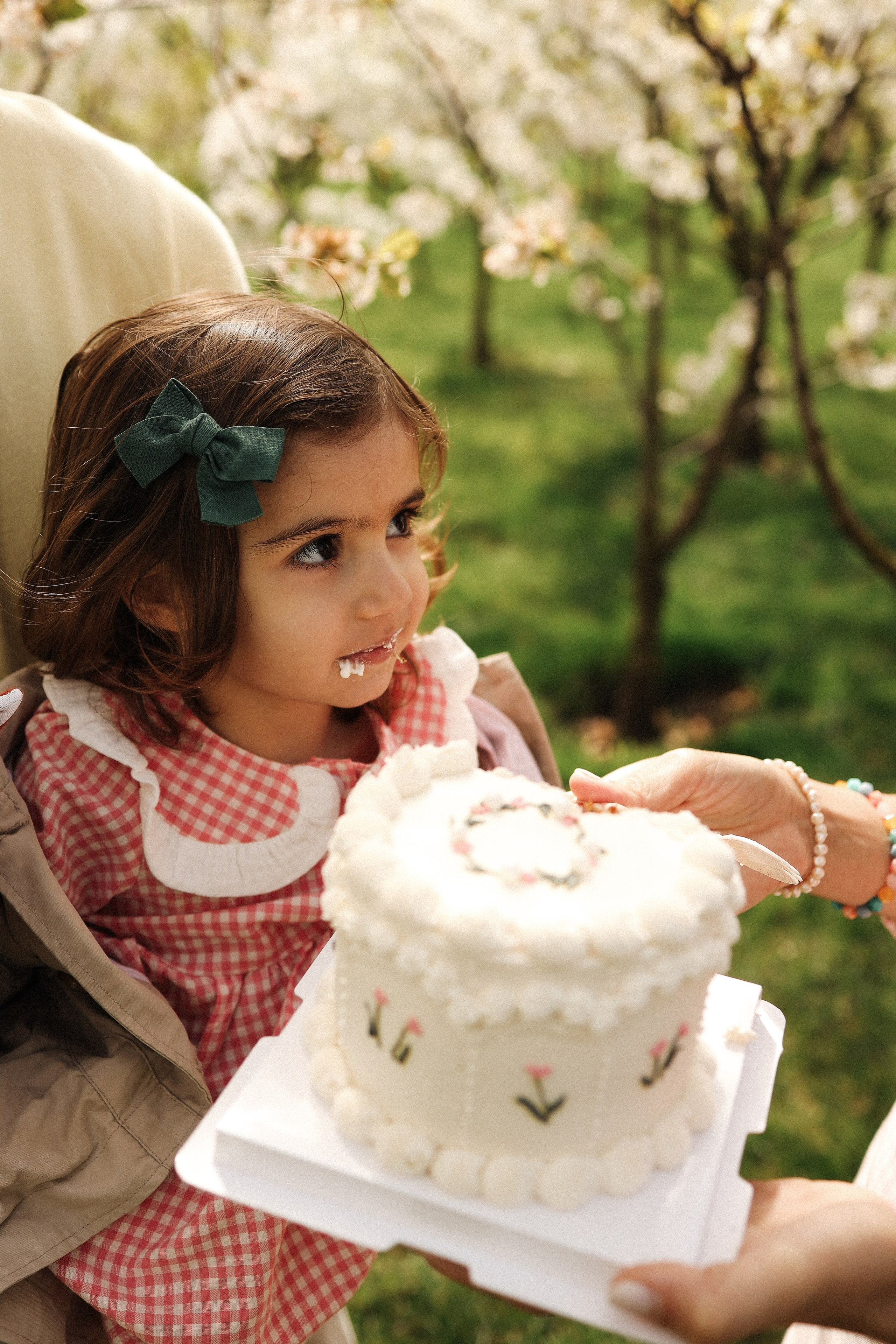 День рождения в цветущем саду. Семейный и lovestory фотограф в Москве Светлана Коняхина