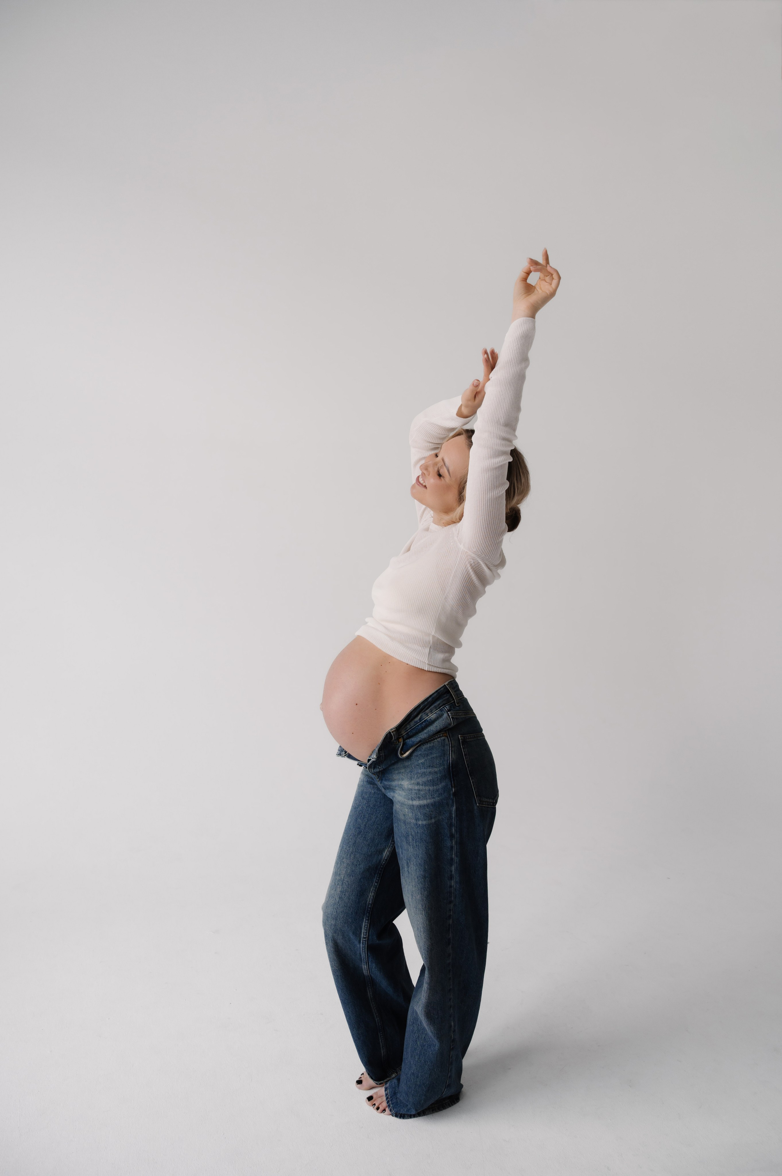 Профессиональный семейный и беременный фотограф в Санкт-Петербурге — Маргарита Иванова. Индивидуальные фотосессии под ключ: от образа до гот. Профессиональный фотограф беременности в СПБ. Стильные фотосессии беременности в стиле минимализм и классическая фотография