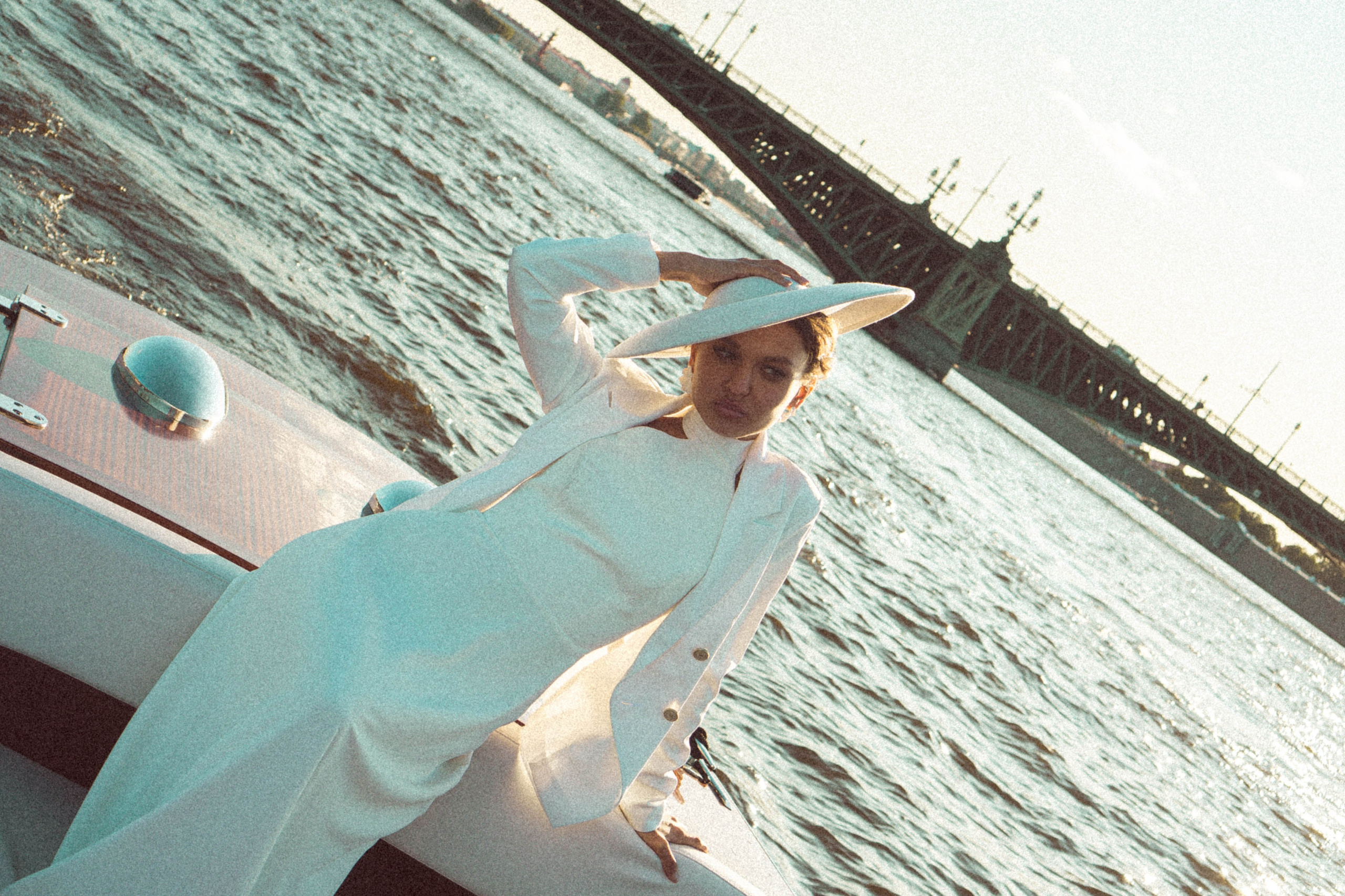 СВАДЕНБНАЯ СЬЕМКА НА КАТЕРЕ ПО КАНАЛАМ САНКТ-ПЕТЕРБУРГА И В АКВАТОРИИ НЕВЫ. Профессиональный фотограф, Санкт-Петербург — Виктория Богомолова