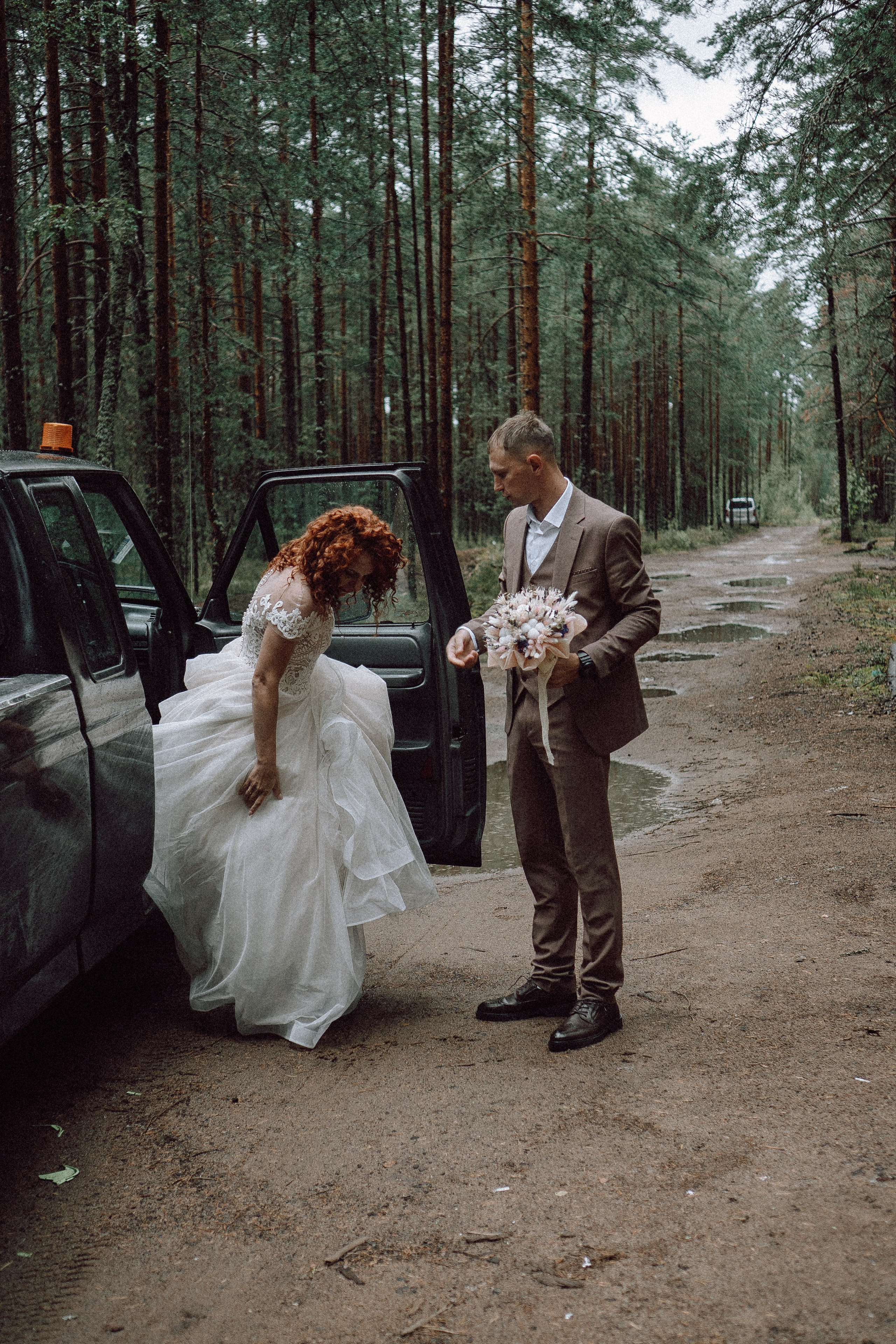 СВАДЕБНАЯ ФОТОСЕССИИЯ ПАРЫ В ГОРОДЕ ПРИОЗЕРСК В СОСНОВОМ ЛЕСУ И С ПИКАПОМ. Профессиональный фотограф, Санкт-Петербург — Виктория Богомолова