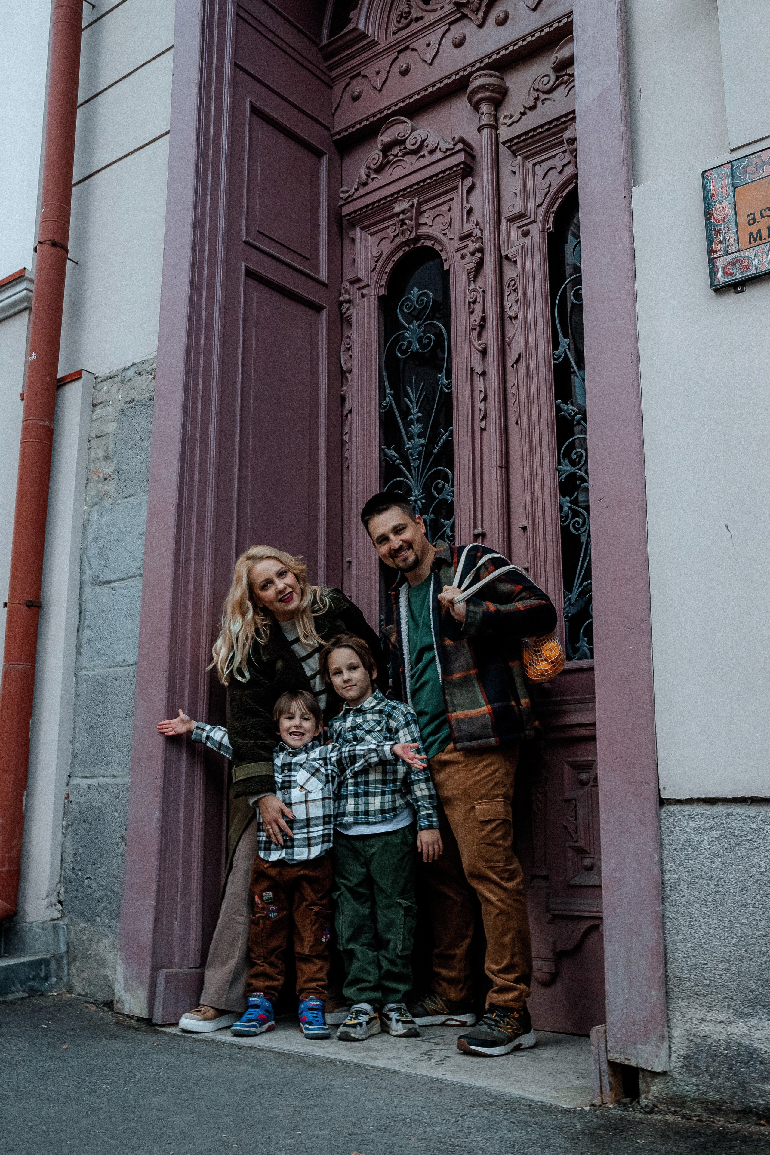 Парная семейная фотосессия в Грузии Тбилиси. Свадебный фотограф Грузия Тбилиси