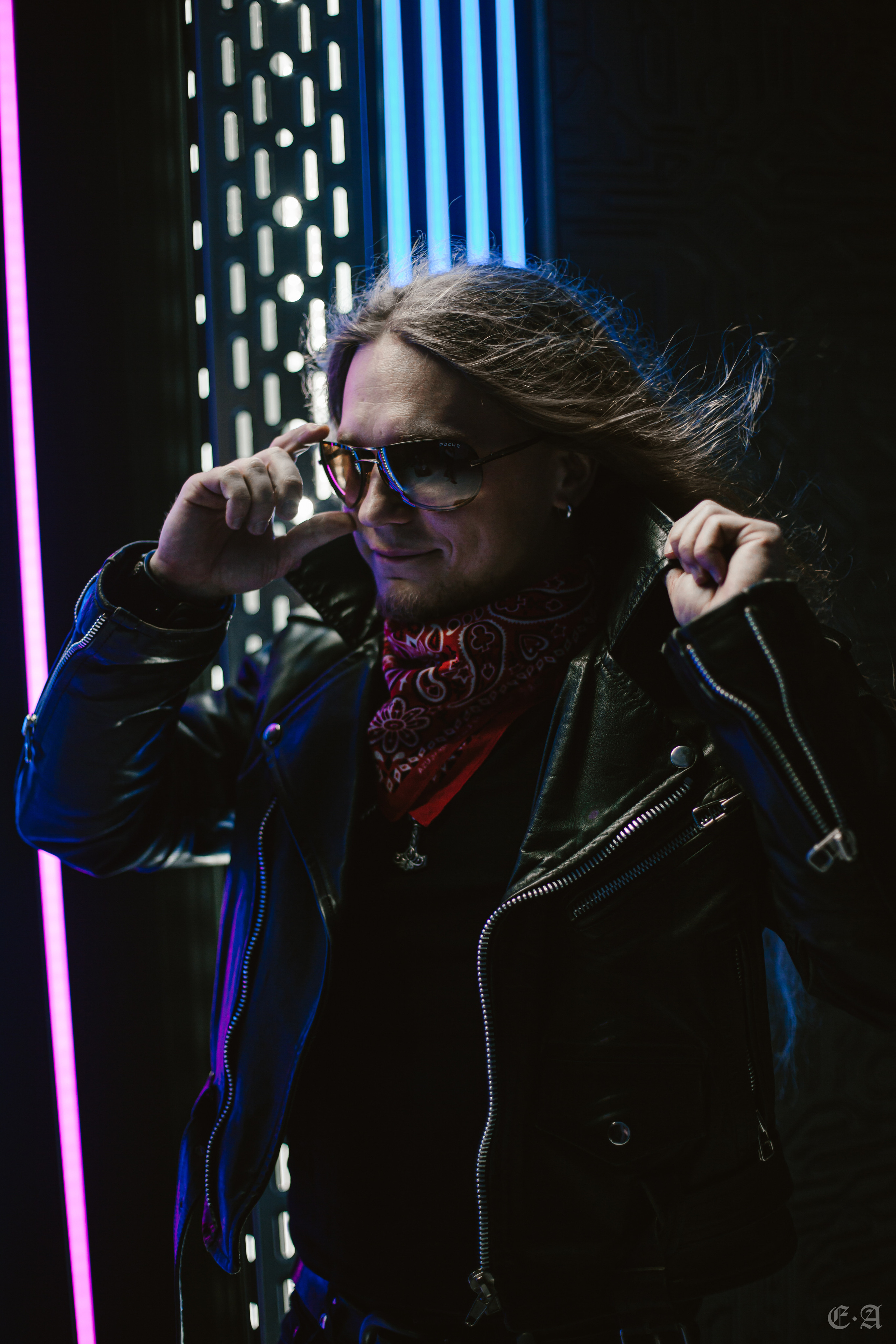 Retrowave «Ворон». Фотограф Ellairen