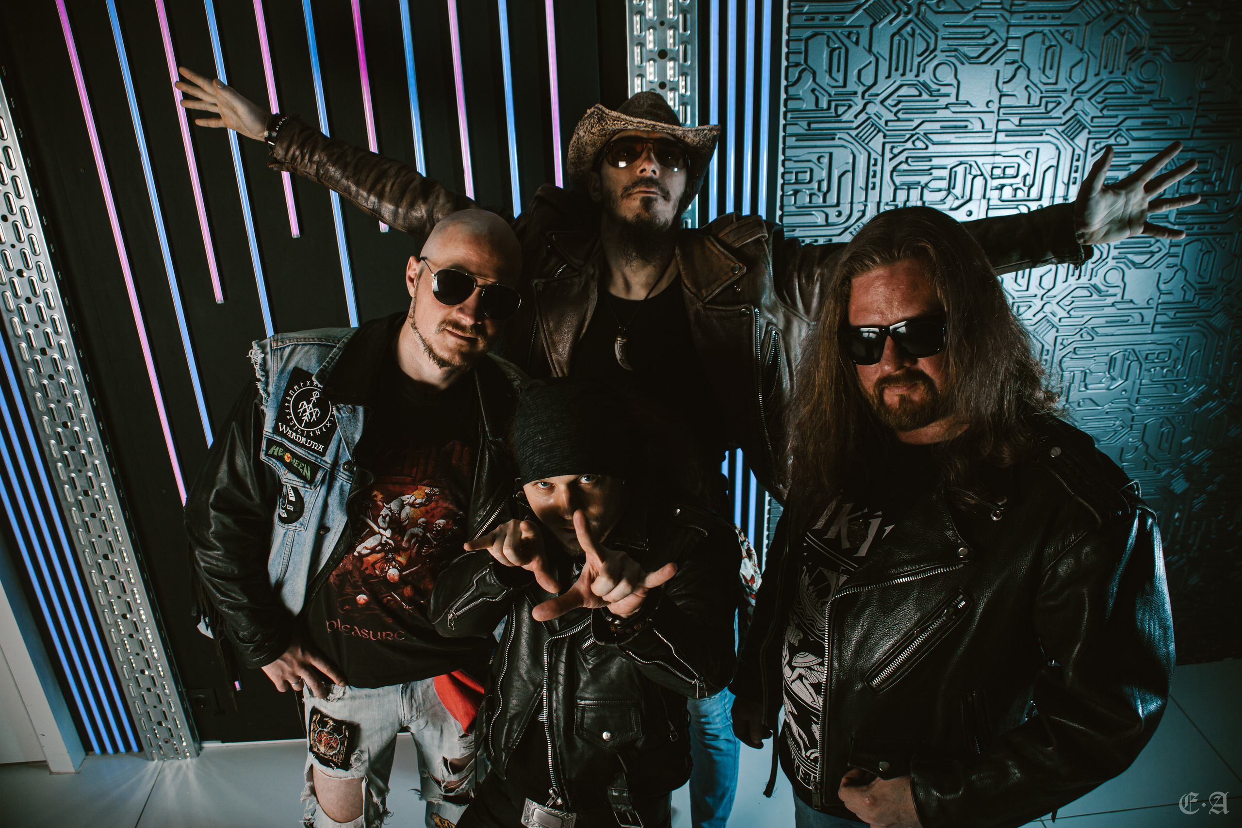 Retrowave «Ворон». Фотограф Ellairen