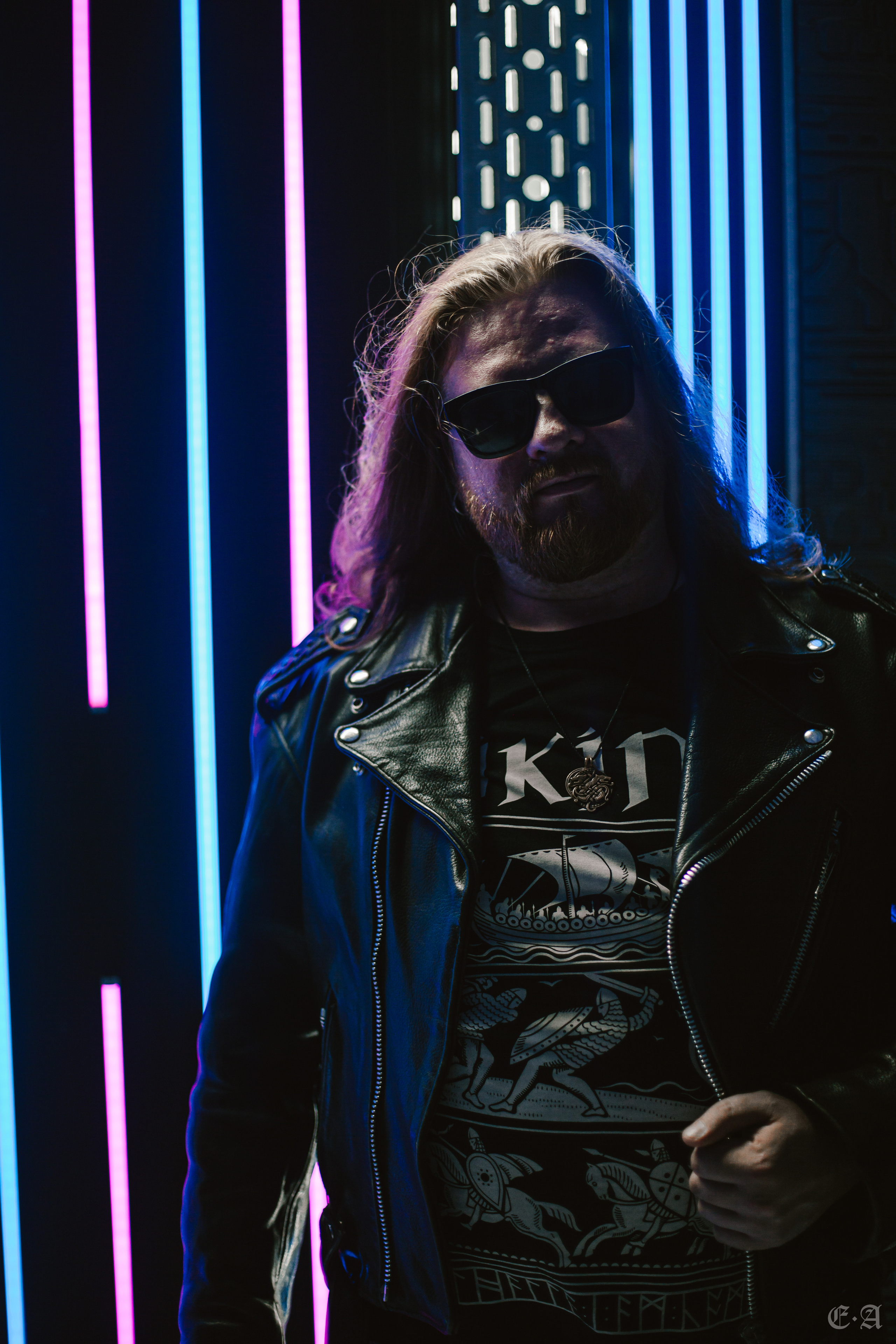 Retrowave «Ворон». Фотограф Ellairen