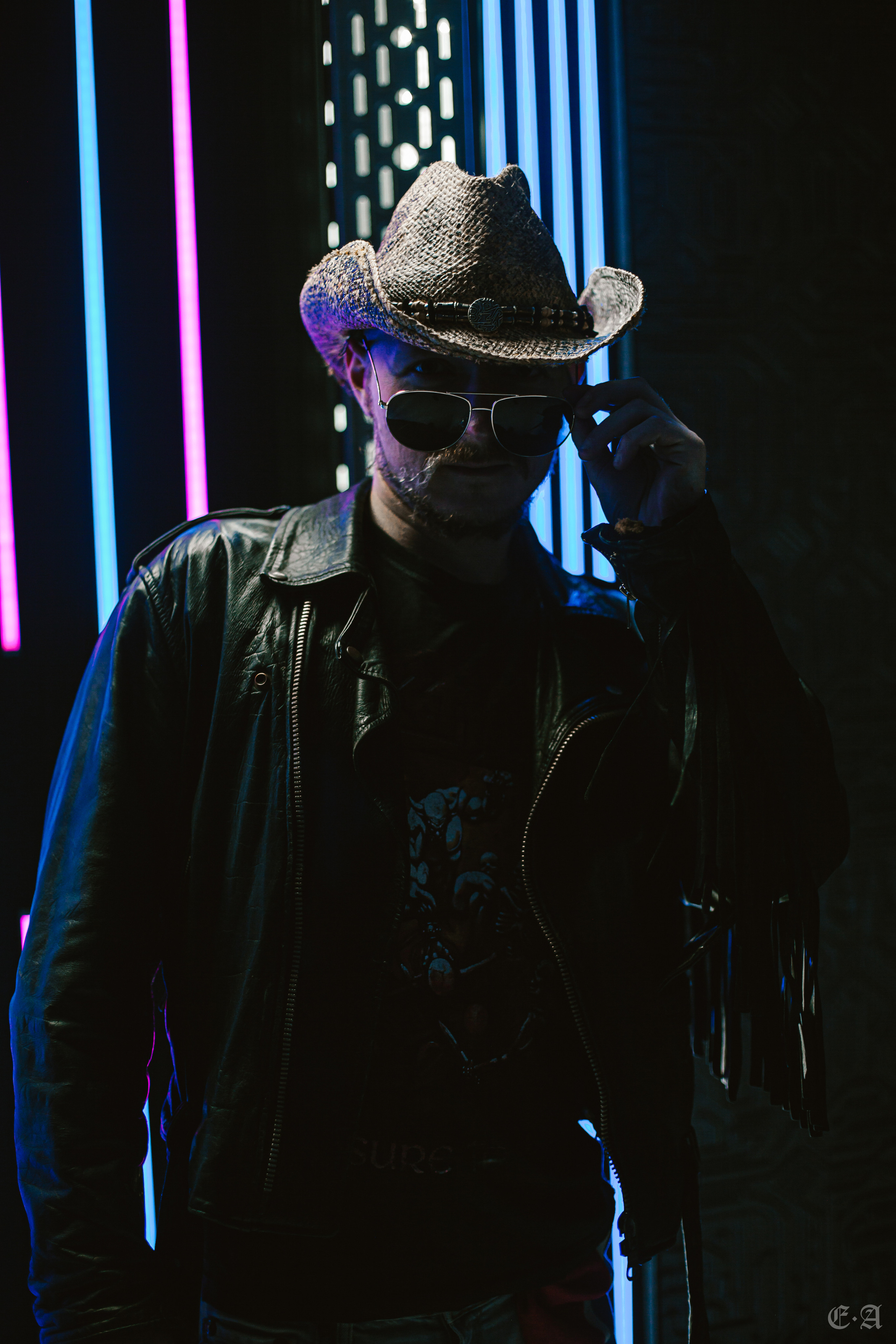 Retrowave «Ворон». Фотограф Ellairen