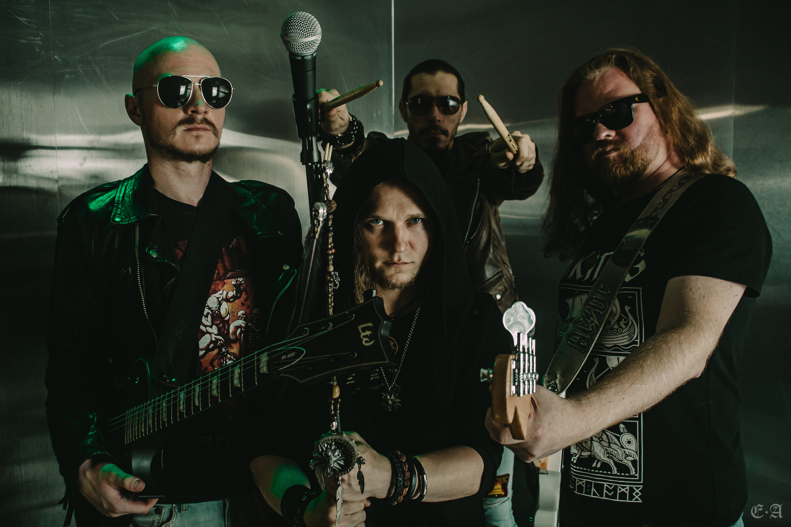 Retrowave «Ворон». Фотограф Ellairen