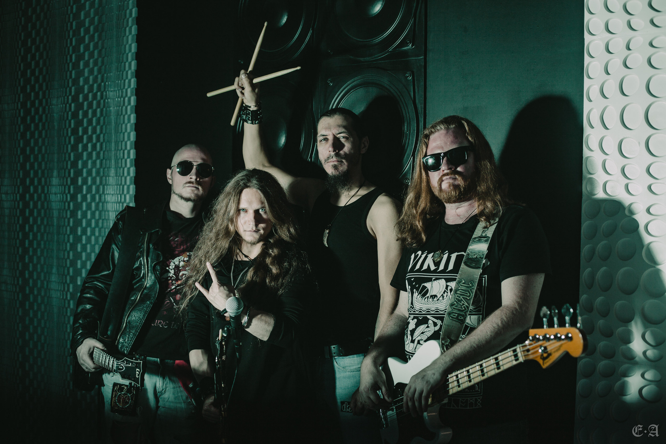 Retrowave «Ворон». Фотограф Ellairen