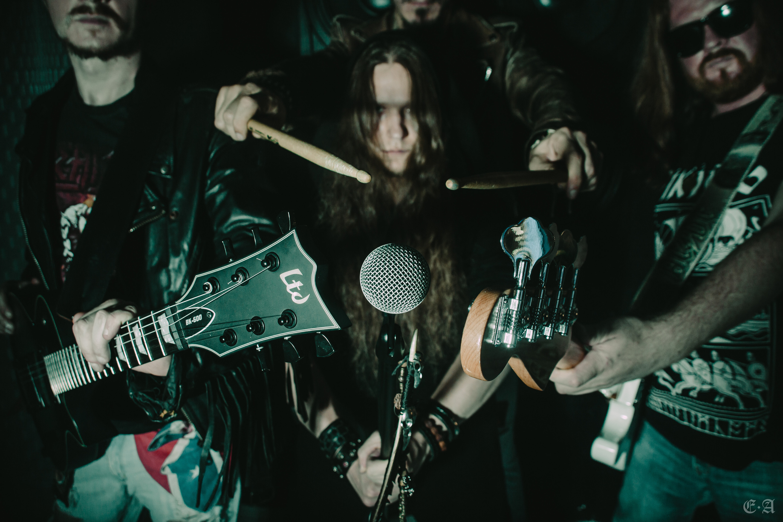 Retrowave «Ворон». Фотограф Ellairen