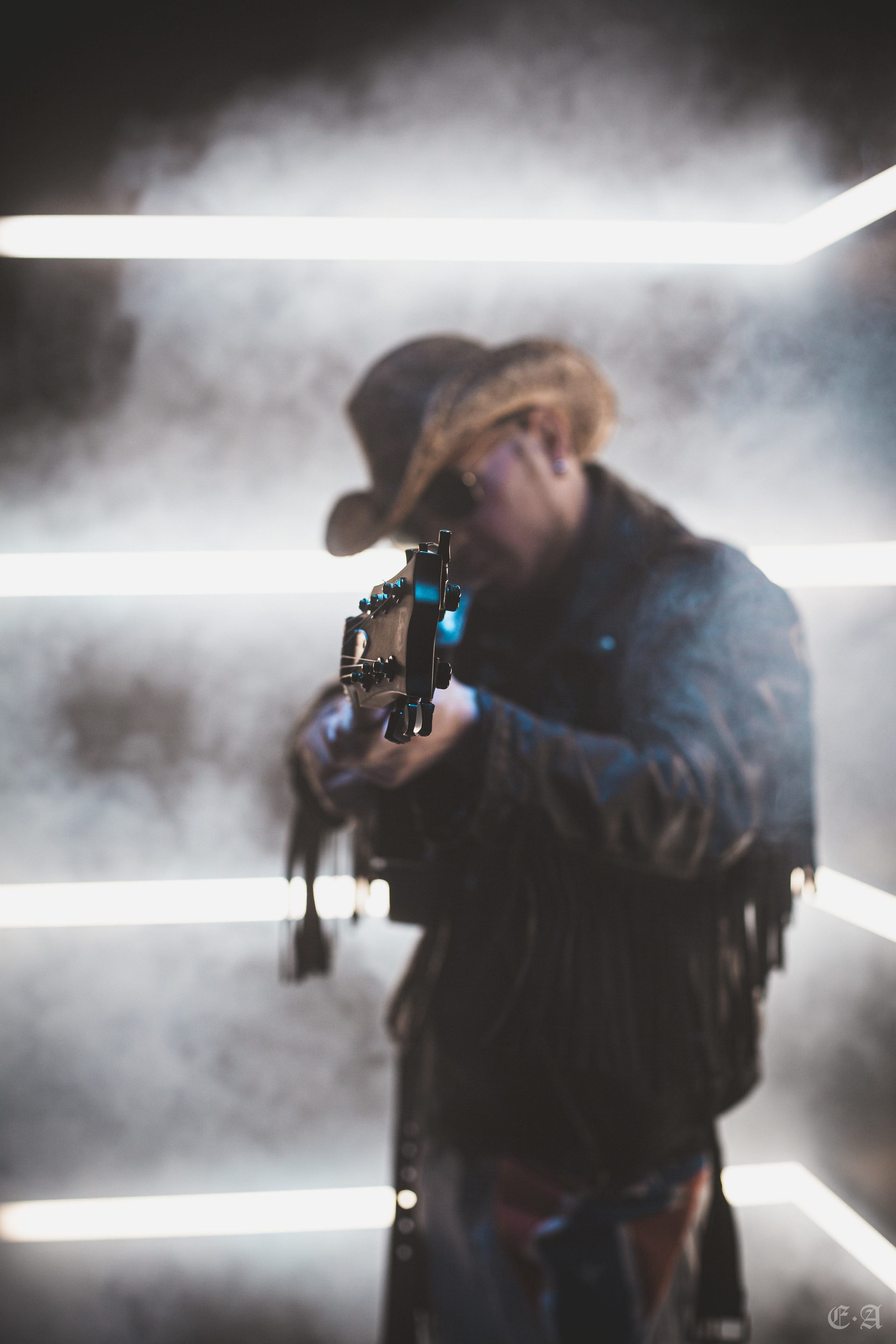 Retrowave «Ворон». Фотограф Ellairen