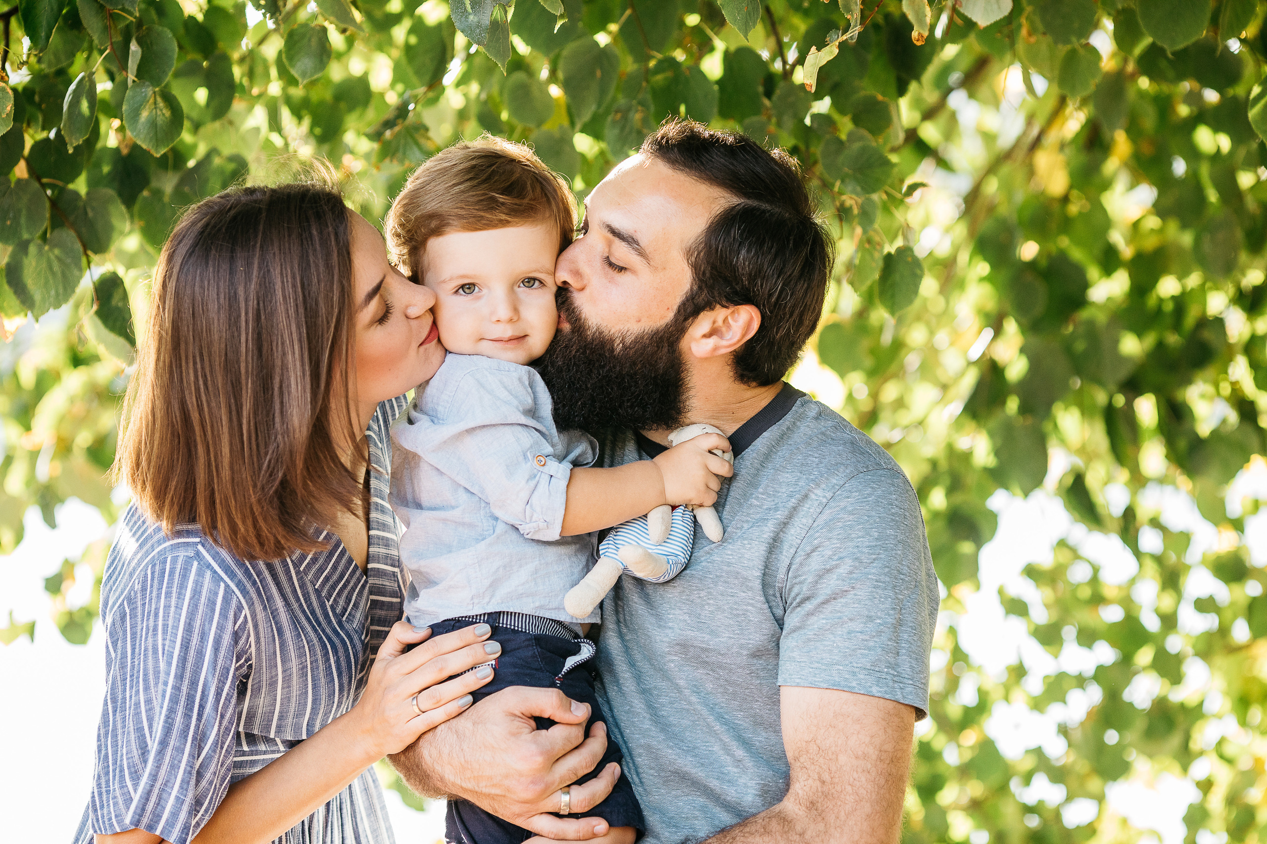 Семья, ребенок, поцелуй, папа, мама