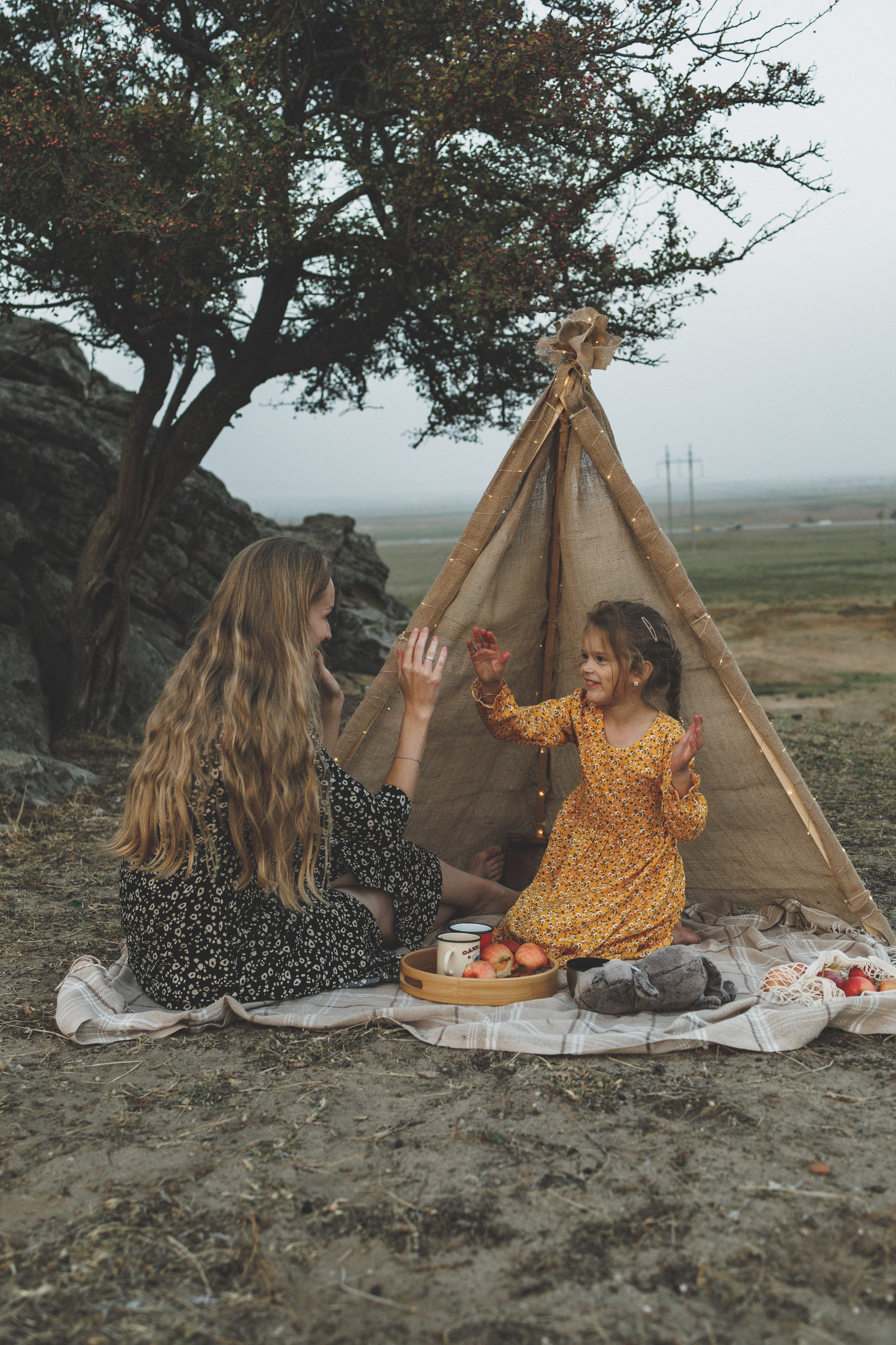 Пикник со светящимся шалашом. Фотограф в Дагестане Кира Молькова