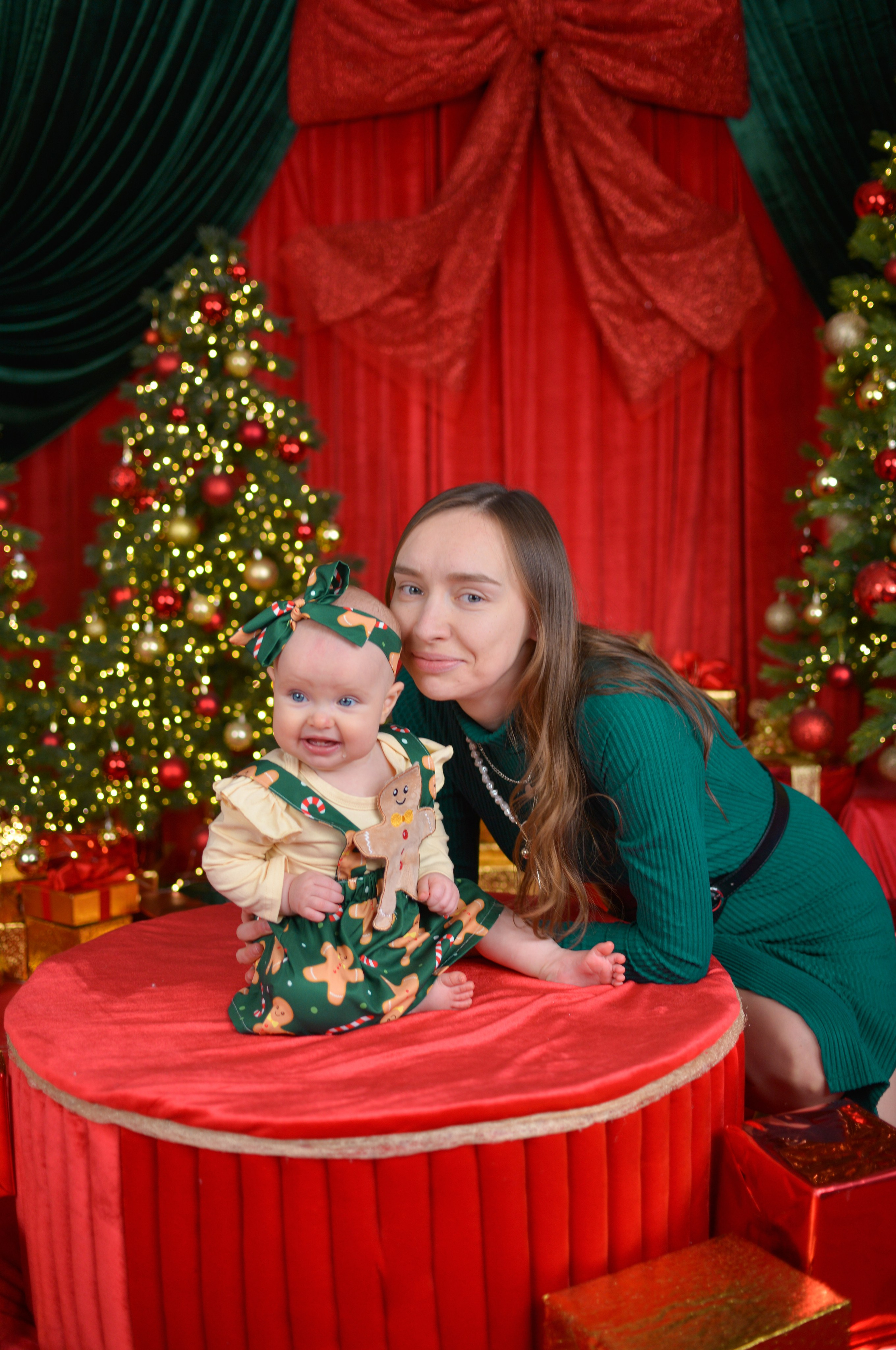 Анонс первых новогодних кадров 2026 для семьи Афины. Фотограф новорожденных Краснодар Малышенко Надежда