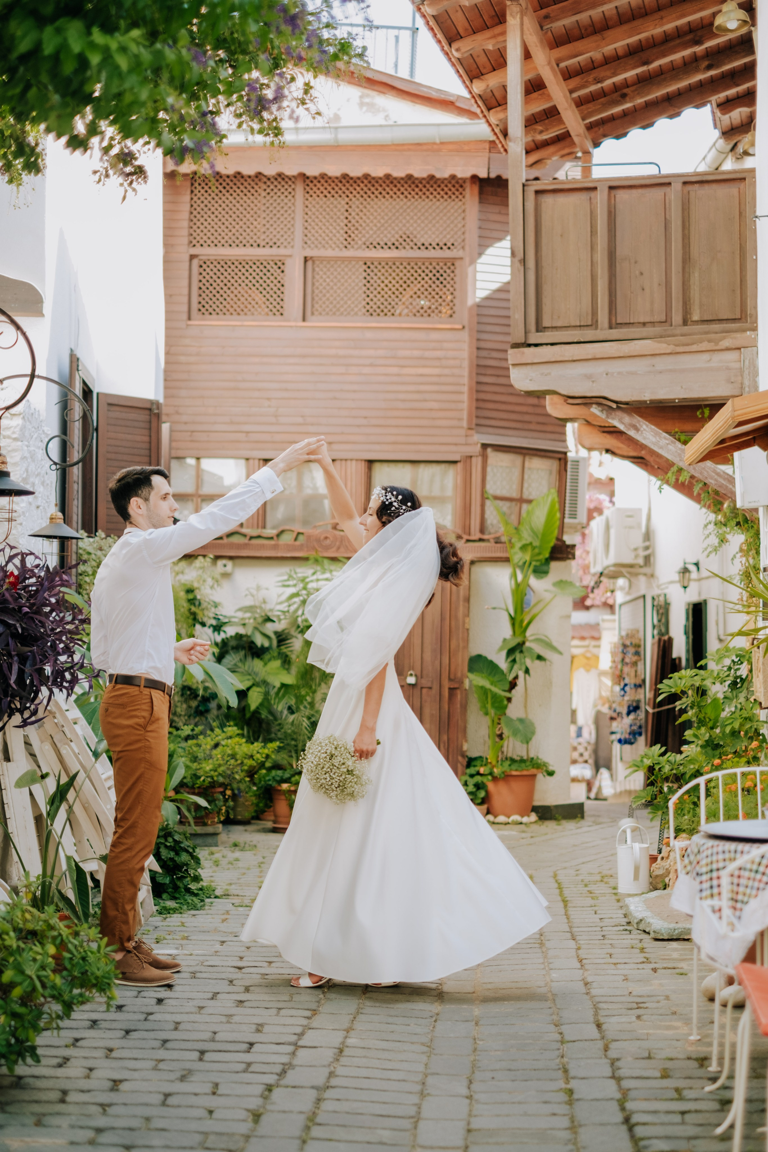 История Лари и Ланы