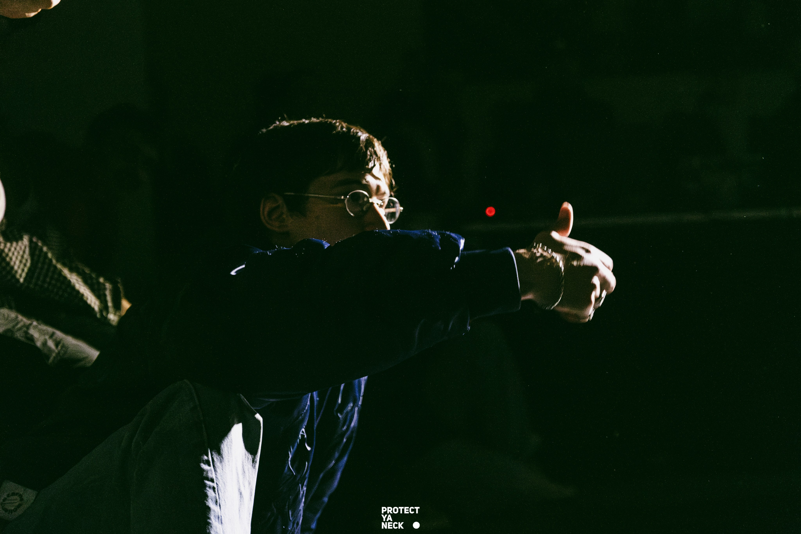 PROTECT YA NECK 22/03 (@youlovebu). Соня бу тебя сфоткала