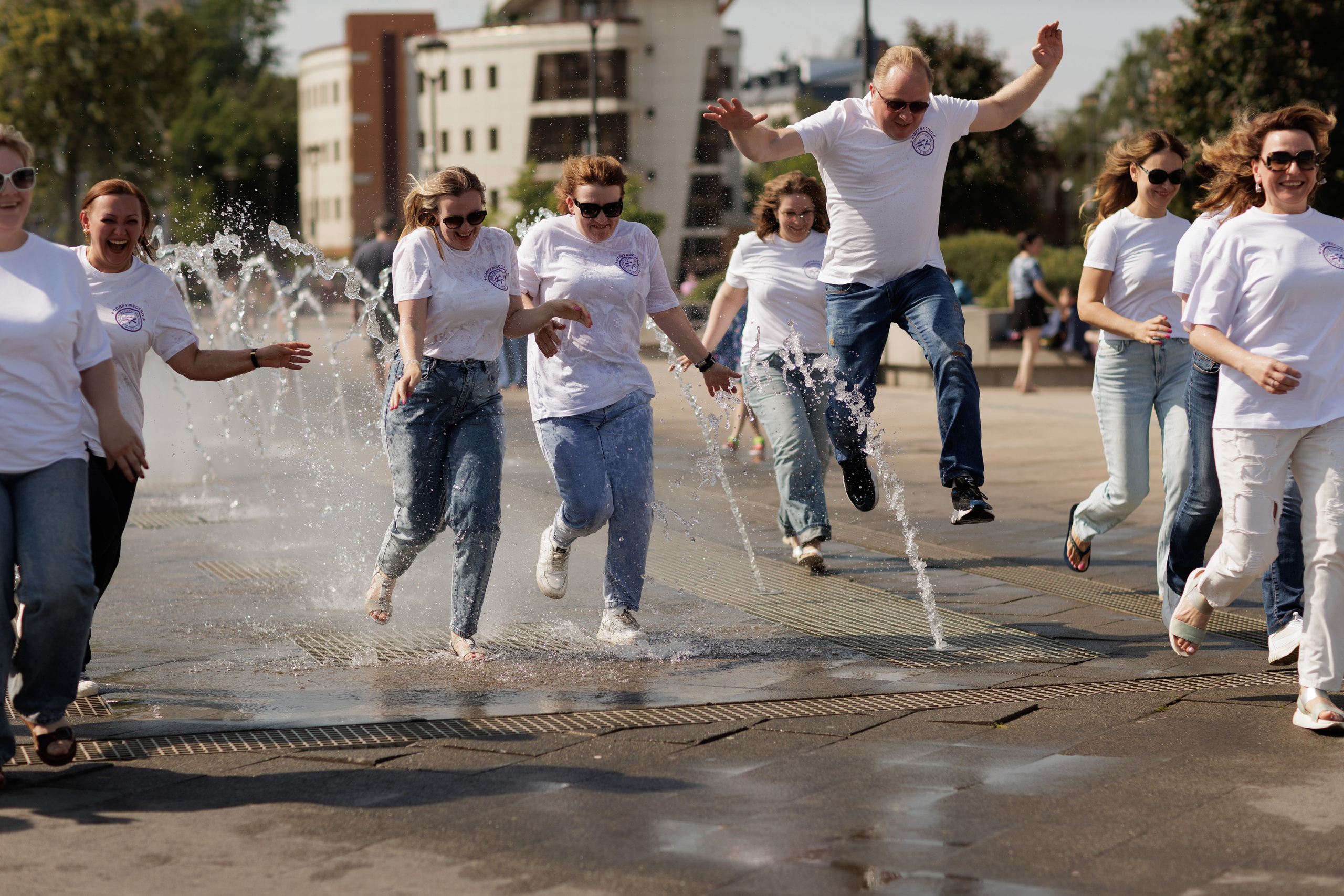 Репортажные фото съёмки клипа от родителей выпускникам. Свадебный фотограф в Воронеже Александр Работкин