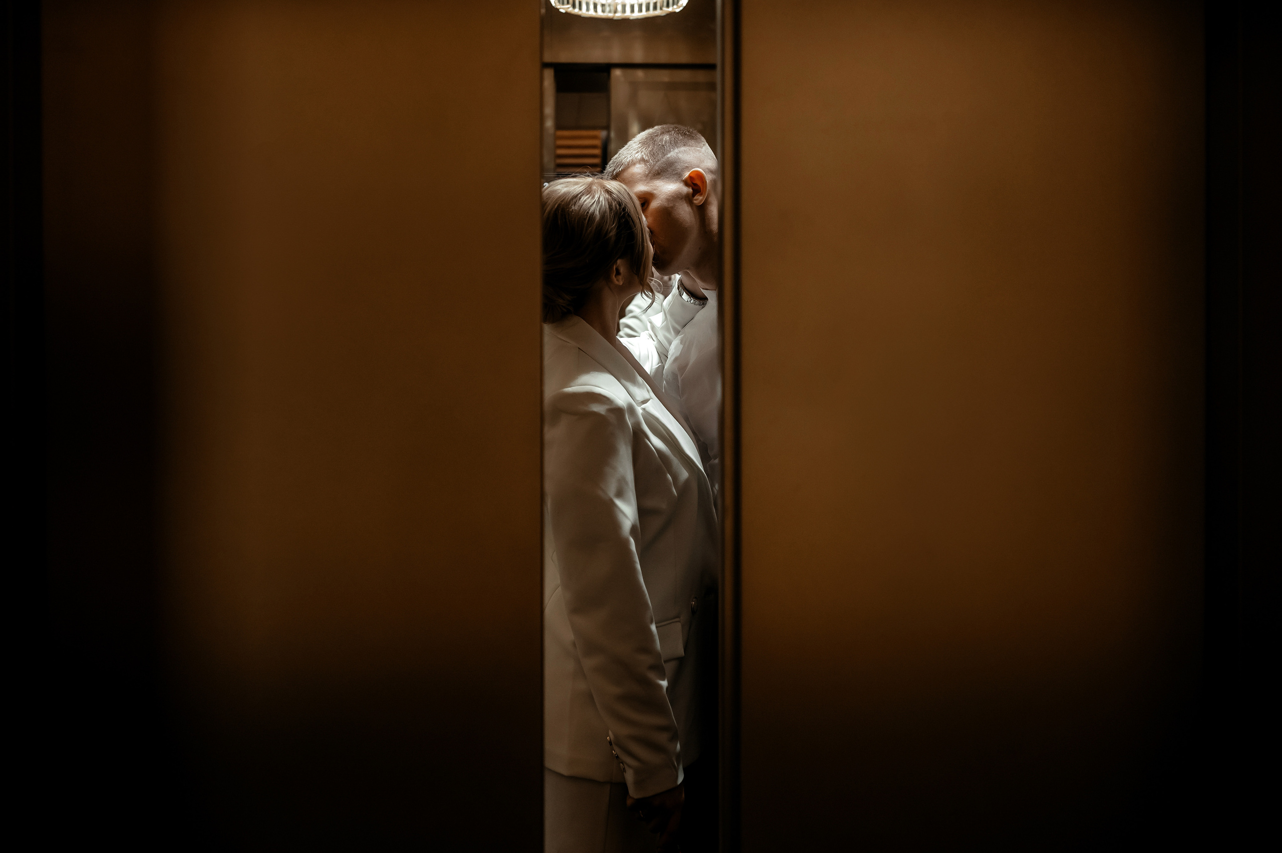 Свадебная фотосессия для двоих в отеле. Москва, Marriott Imperial Plaza. Свадебный и семейный фотограф Виктория Носачёва. Щелково, Москва и МО