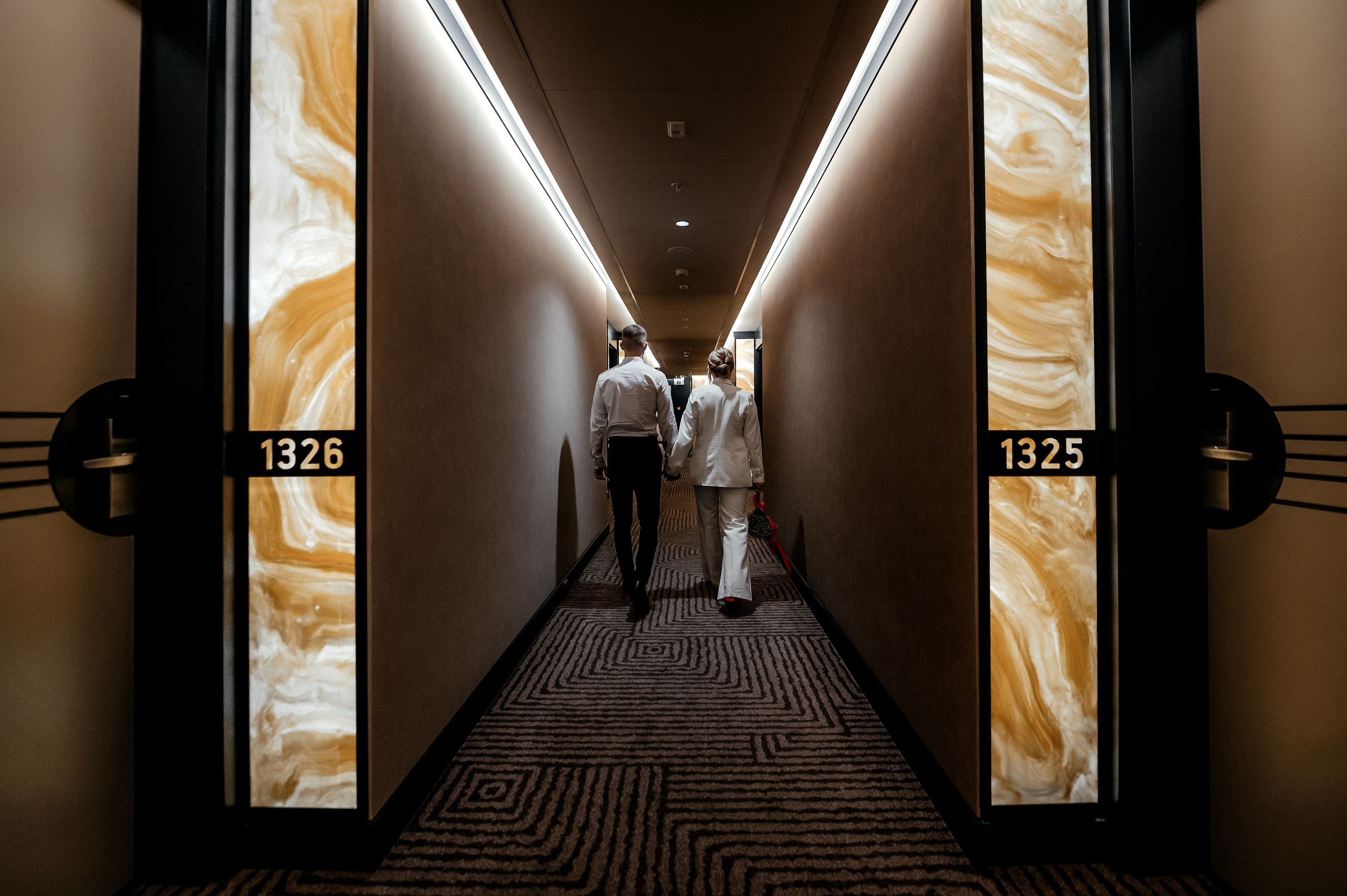 Свадебная фотосессия для двоих в отеле. Москва, Marriott Imperial Plaza. Свадебный и семейный фотограф Виктория Носачёва. Щелково, Москва и МО