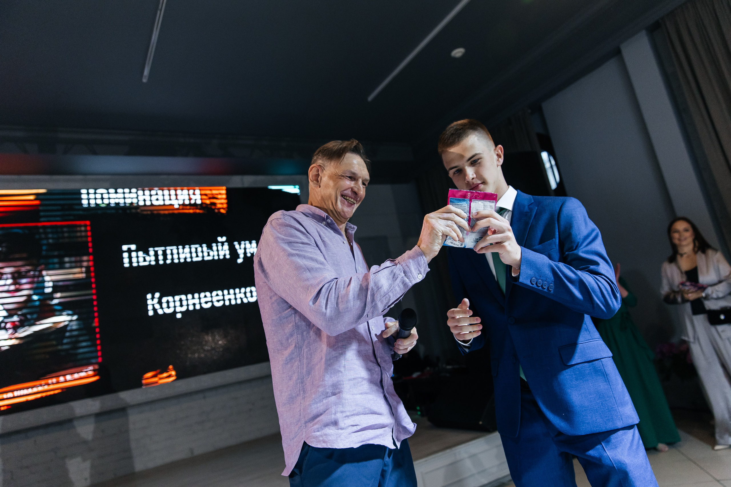 2023-06-23 Выпускной МБОУ СОШ № 10. Фотограф в Красноярске