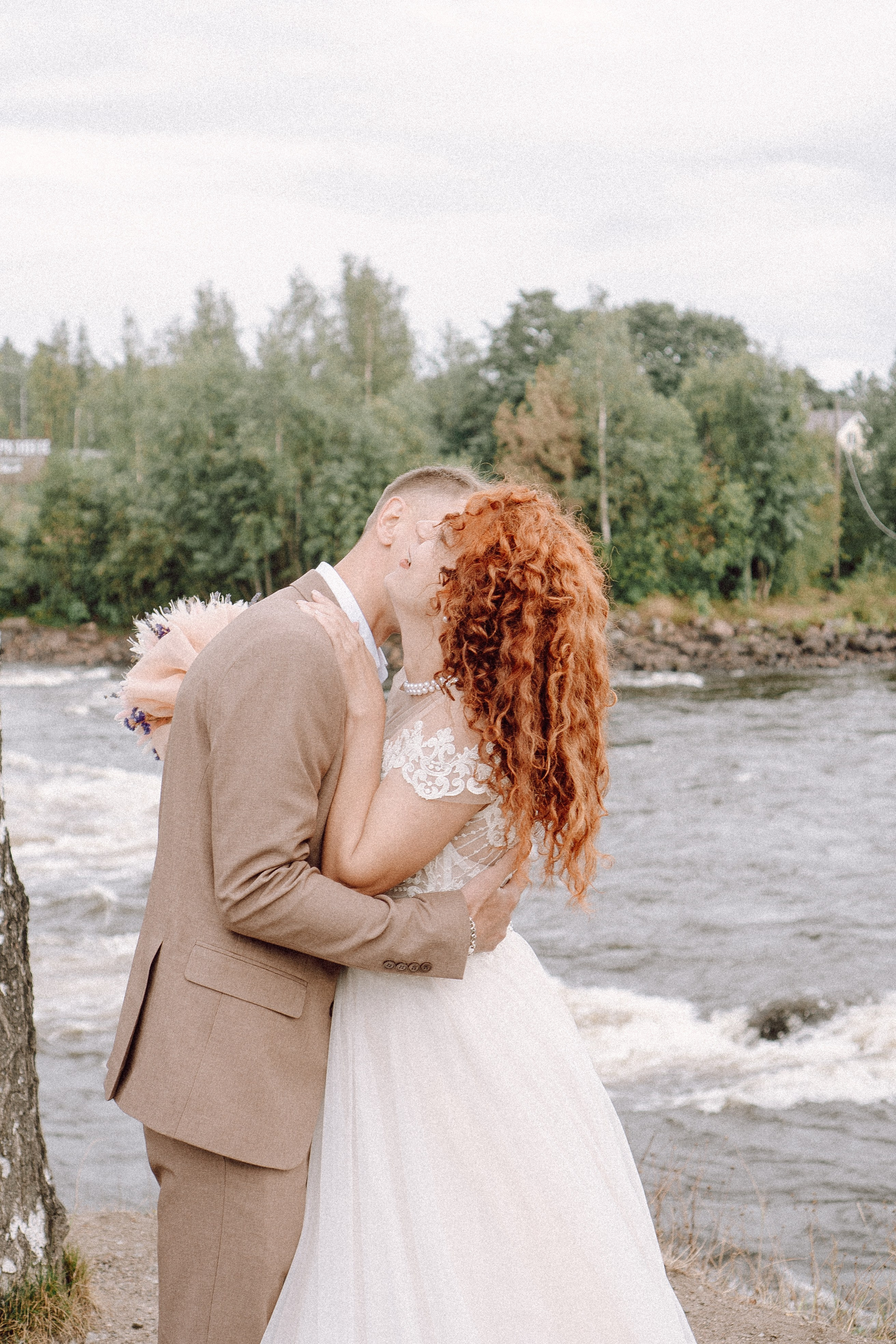СВАДЕБНАЯ ФОТОСЕССИИЯ ПАРЫ В ГОРОДЕ ПРИОЗЕРСК В СОСНОВОМ ЛЕСУ И С ПИКАПОМ. Профессиональный фотограф, Санкт-Петербург — Виктория Богомолова