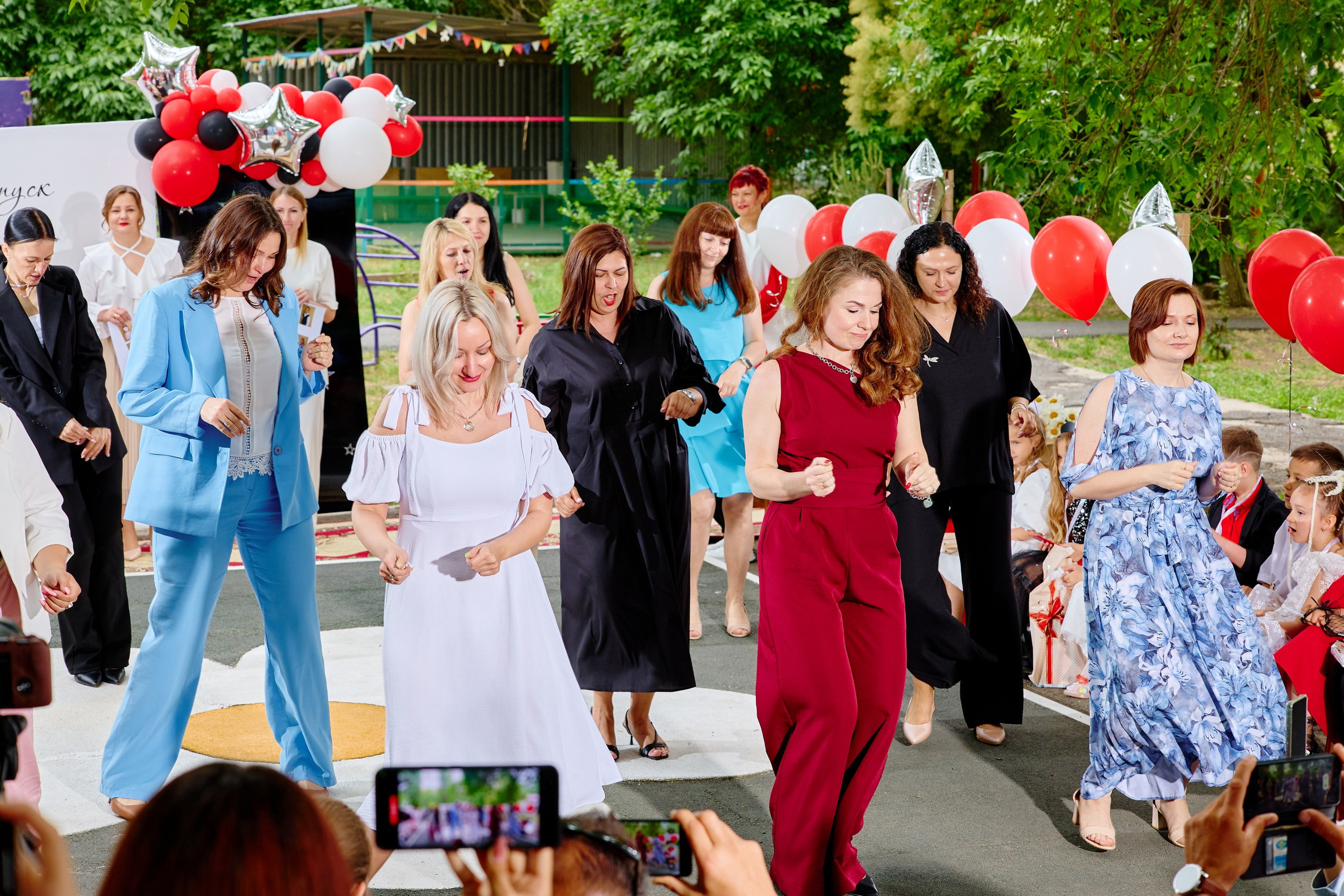 Выпускной 45 сад. Фотограф Выпускные альбомы Таганрог Сергей Коробченко