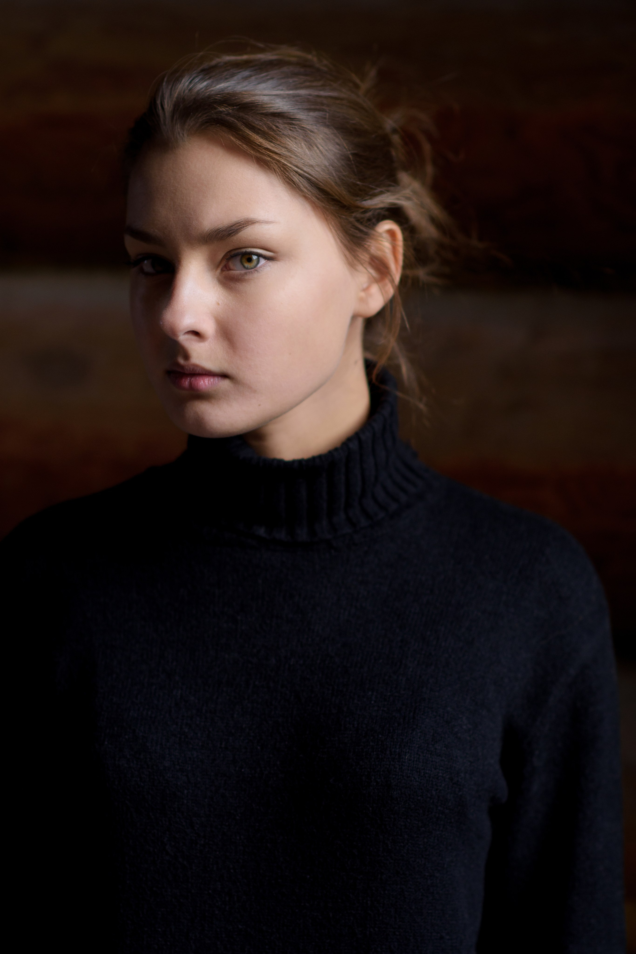 Фотосессия девочки подростка в Коломенском в темном ключе. Главная