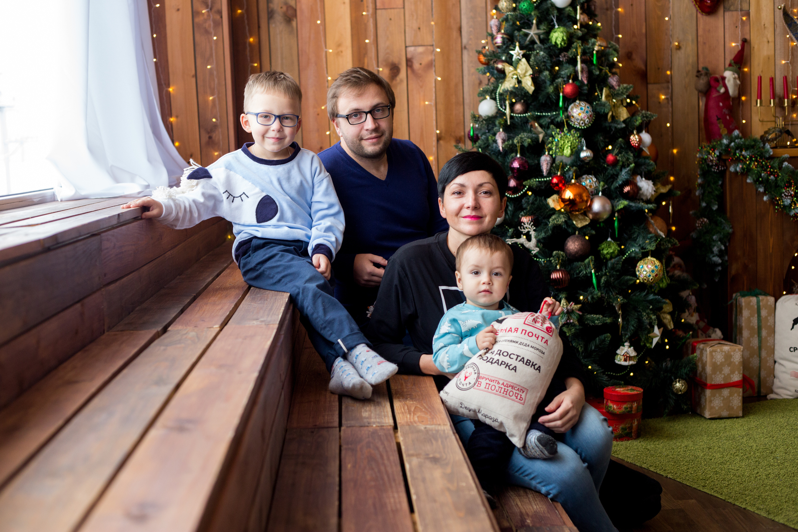 Семейная фотосессия в студии фотограф Галина Шарапова