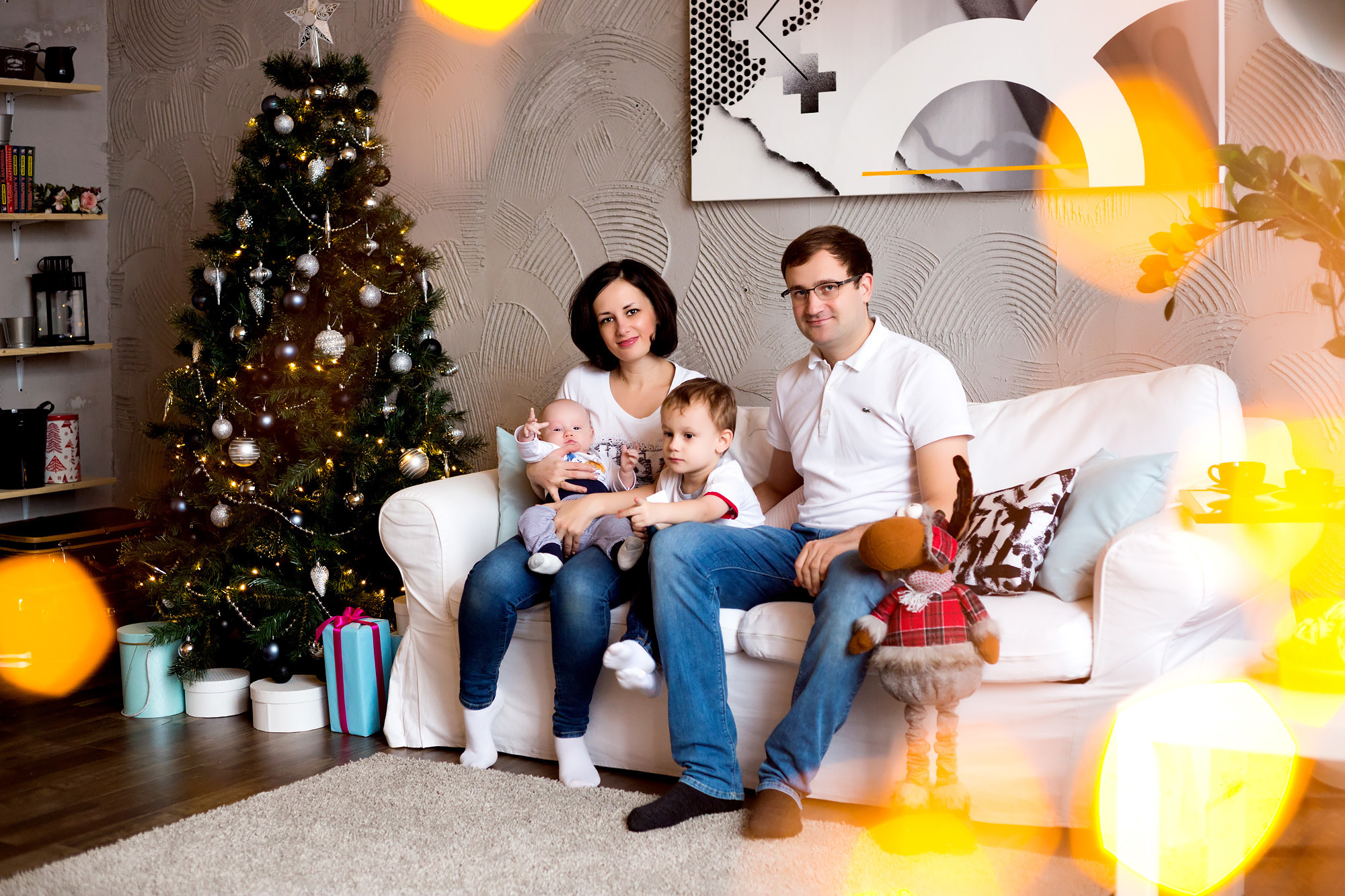 Семья в студии новый год фотограф Галина Шарапова