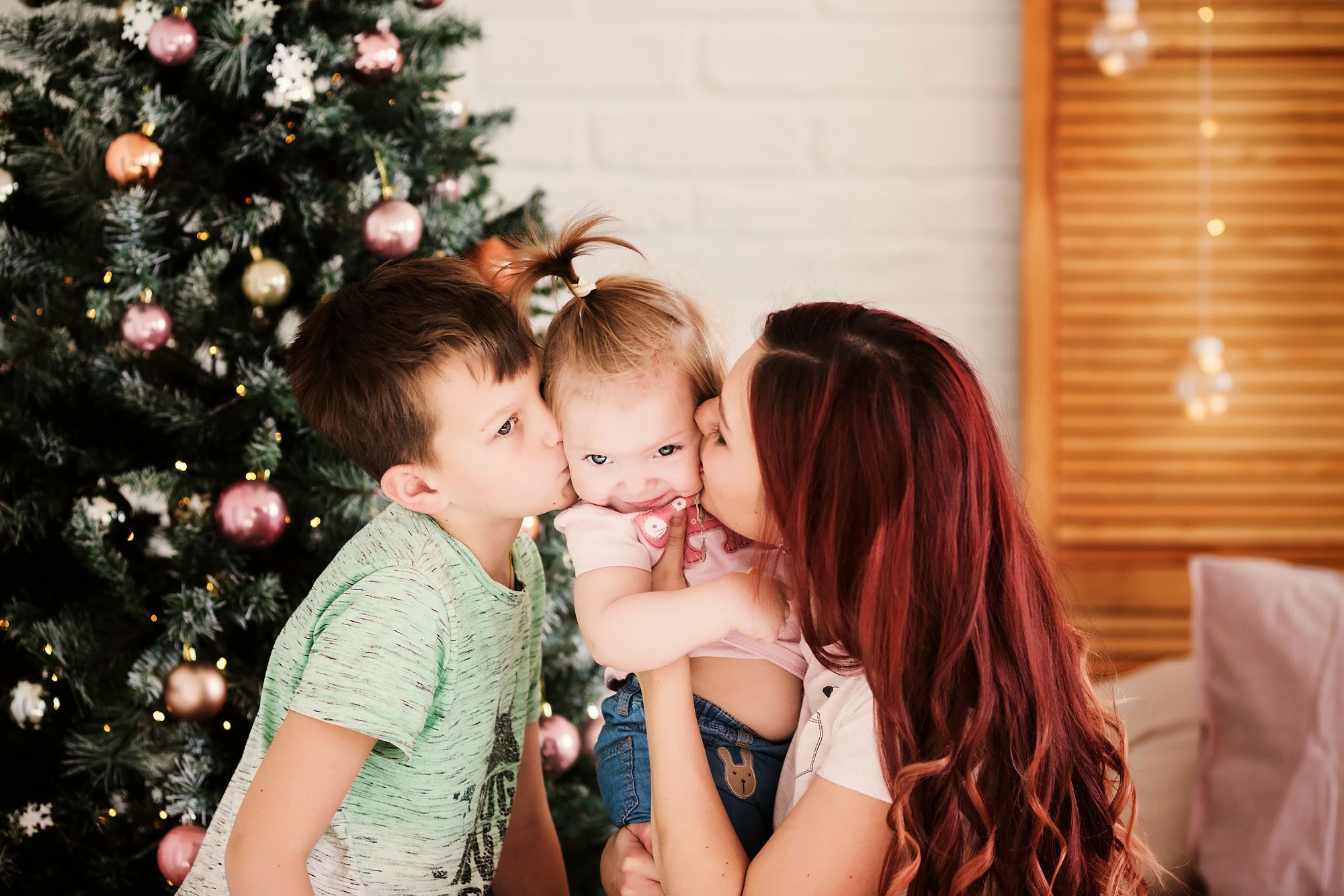 Семейная фотосессия в студии фотограф Галина Шарапова