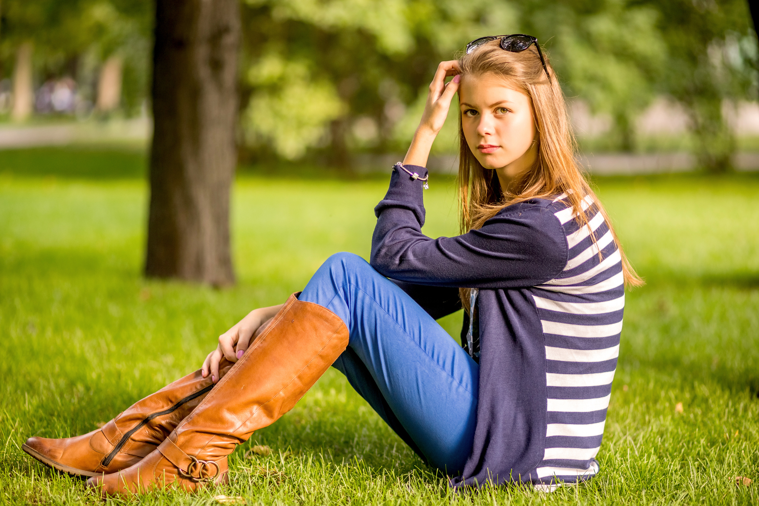 Девушка на траве фотограф Галина Шарапова