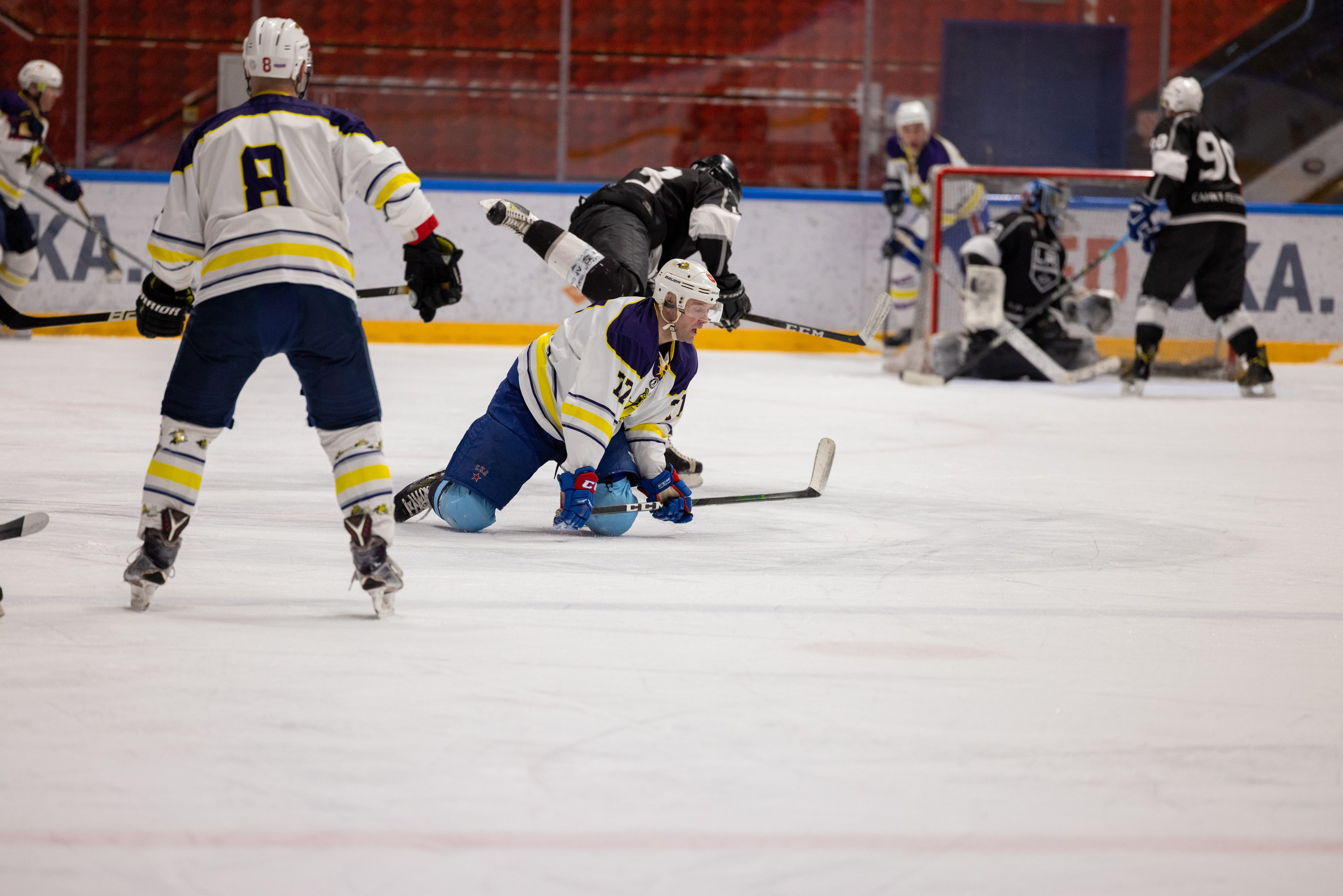 Бульдозер vs. LR-строй. Фотограф Александр Заломаев