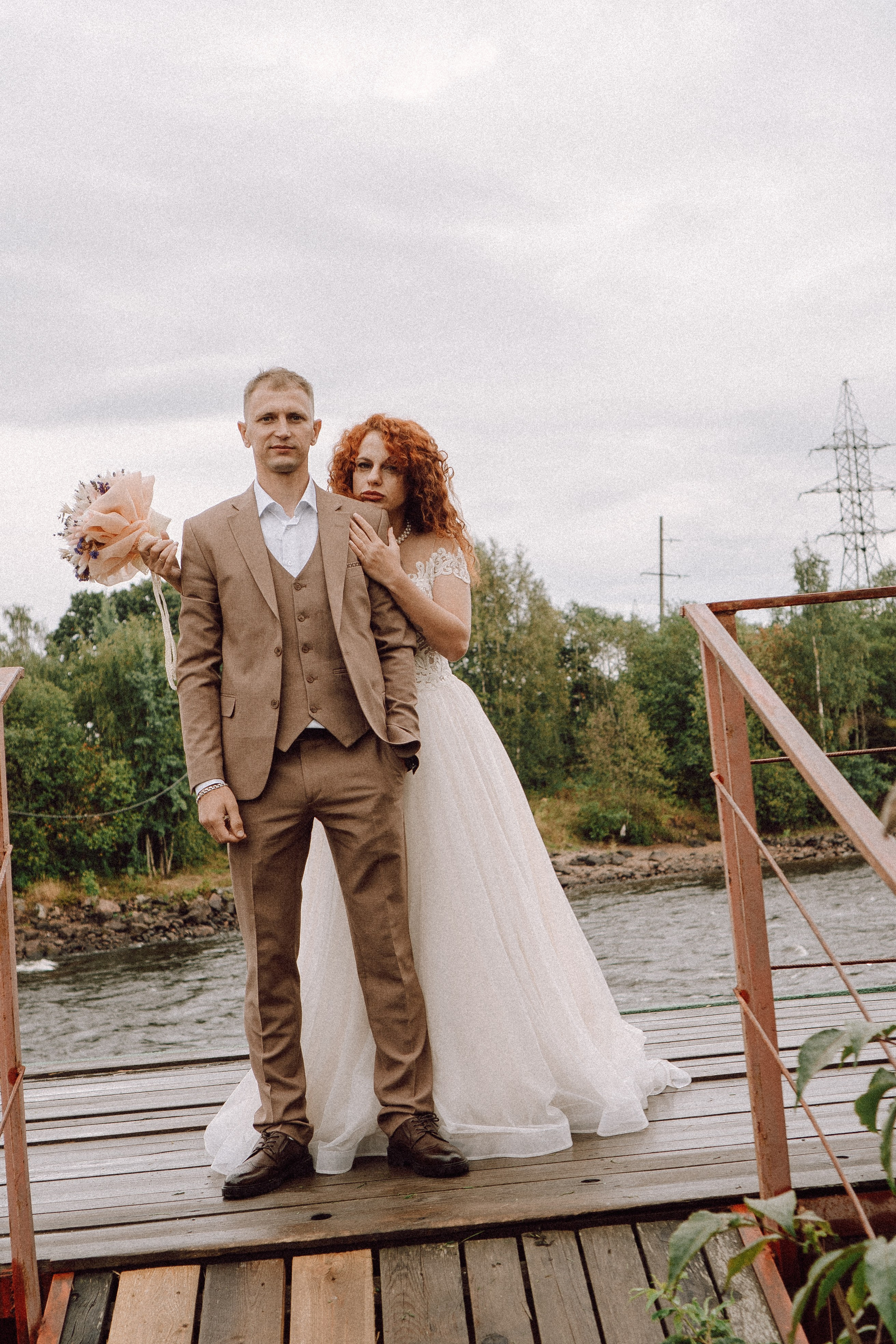 СВАДЕБНАЯ ФОТОСЕССИИЯ ПАРЫ В ГОРОДЕ ПРИОЗЕРСК В СОСНОВОМ ЛЕСУ И С ПИКАПОМ. Профессиональный фотограф, Санкт-Петербург — Виктория Богомолова