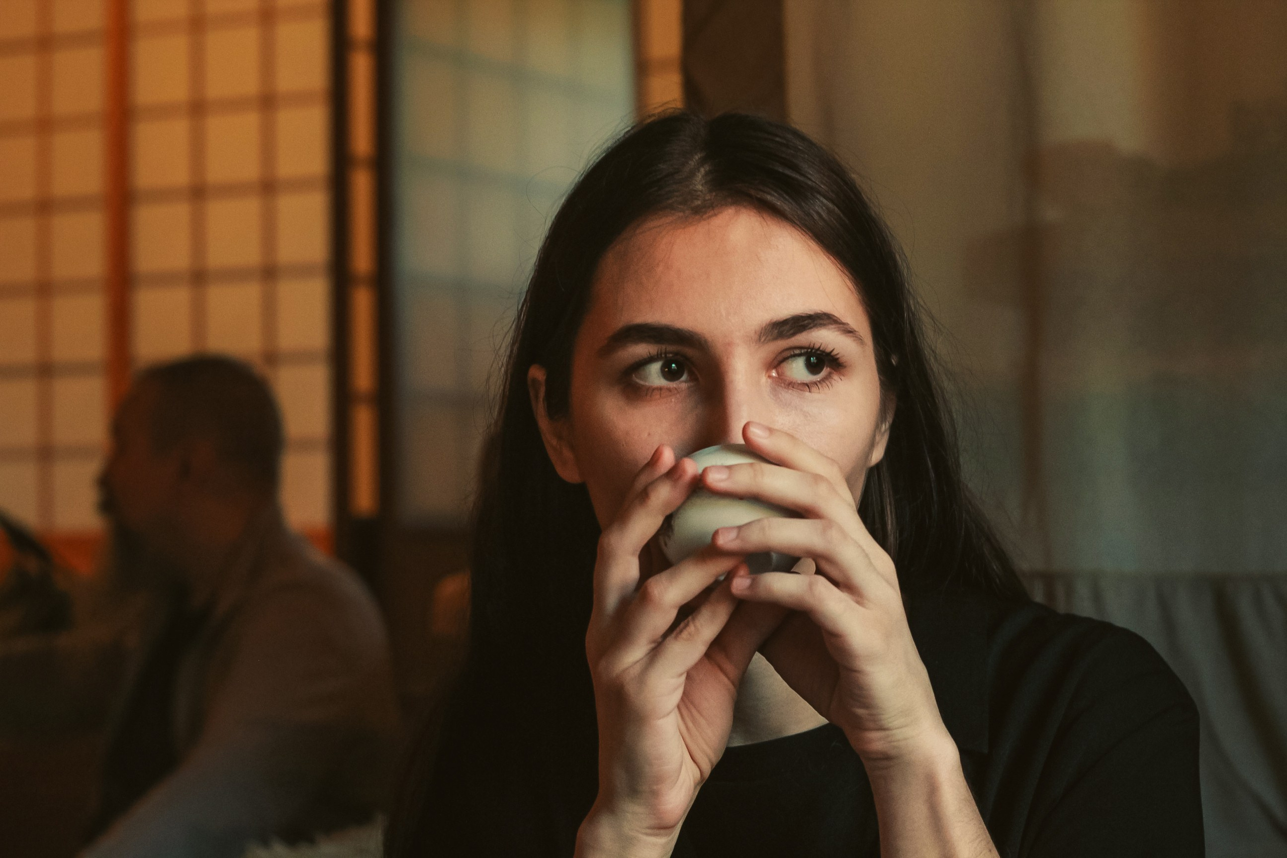 В помещении. Фотограф Москва, портрет, стрит, репортаж. Художественная фотосессия