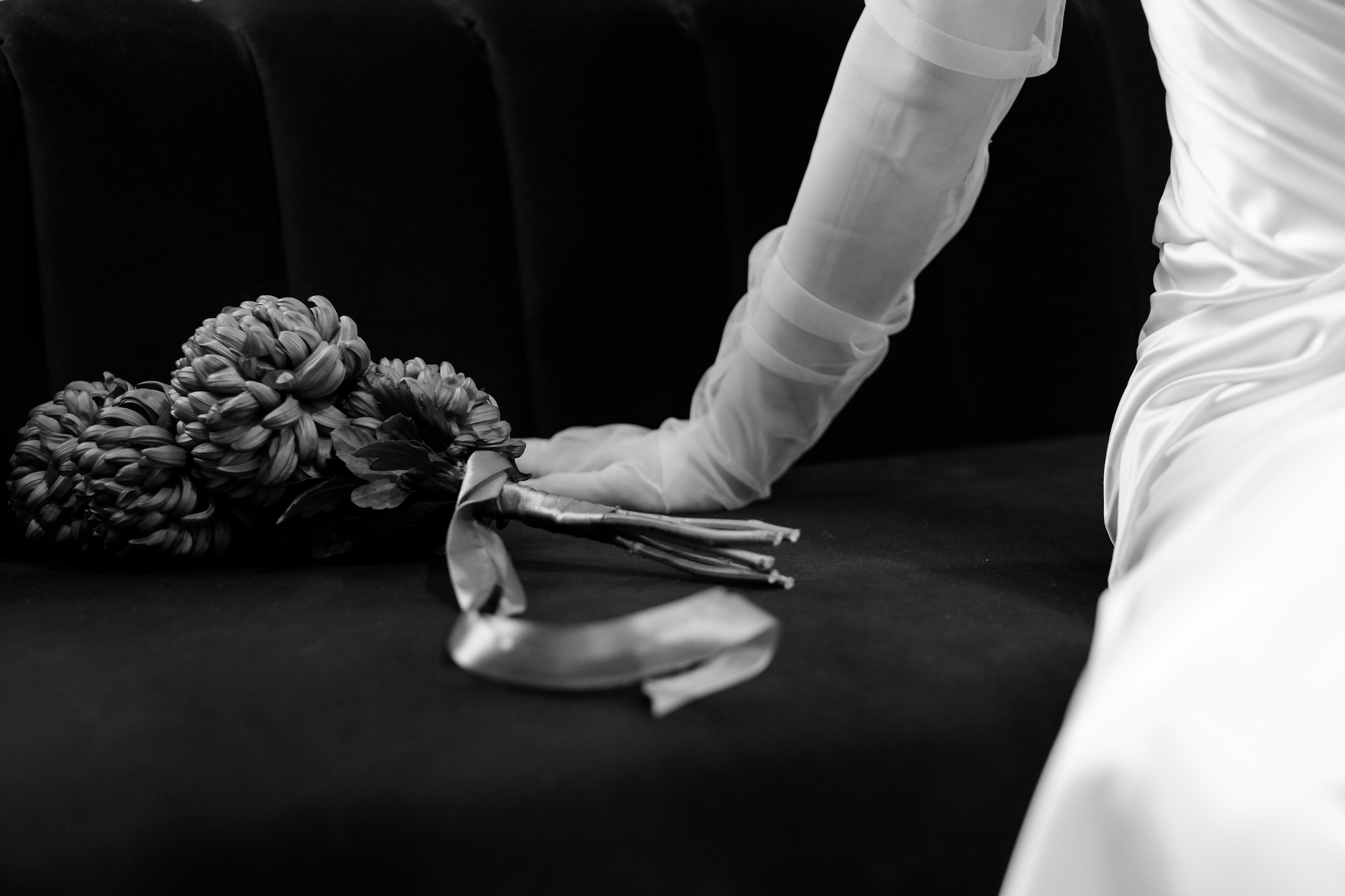 Свадебная фотосессия в театре драмы имени Наума Орлова. Свадебный фотограф в Челябинске Сырчикова Наталья