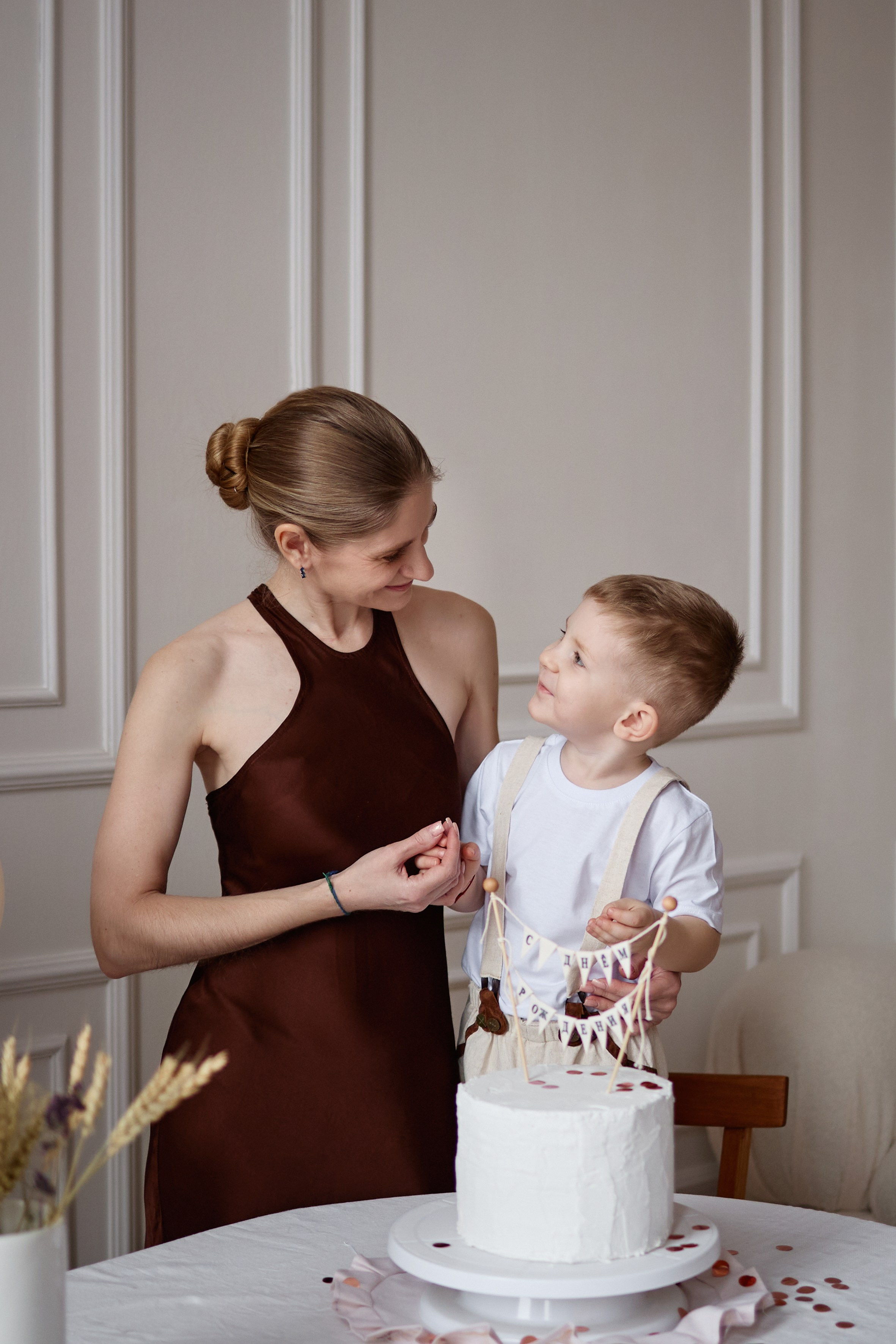 День рождения. Фотостудия Roomy в Краснодаре | Семейные и детские съёмки дней рождения от 1 до 5 лет, аренда зала фотостудии