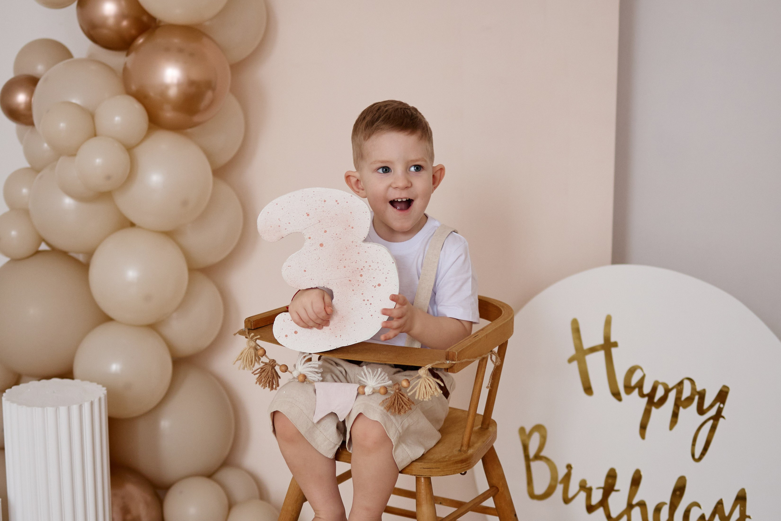 День рождения. Фотостудия Roomy в Краснодаре | Семейные и детские съёмки дней рождения от 1 до 5 лет, аренда зала фотостудии