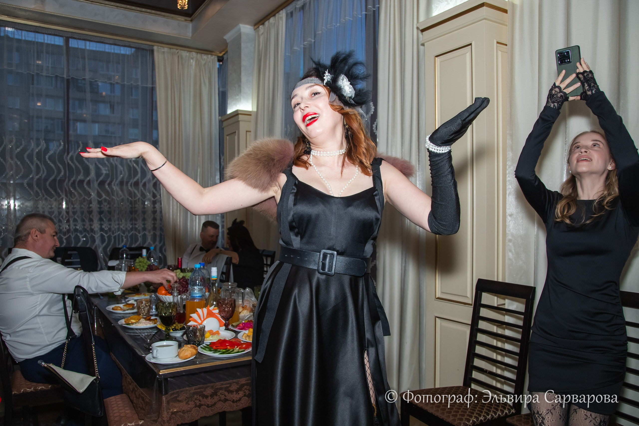 Гангстерская вечеринка в стиле 1920-х. Репортажный Фотограф