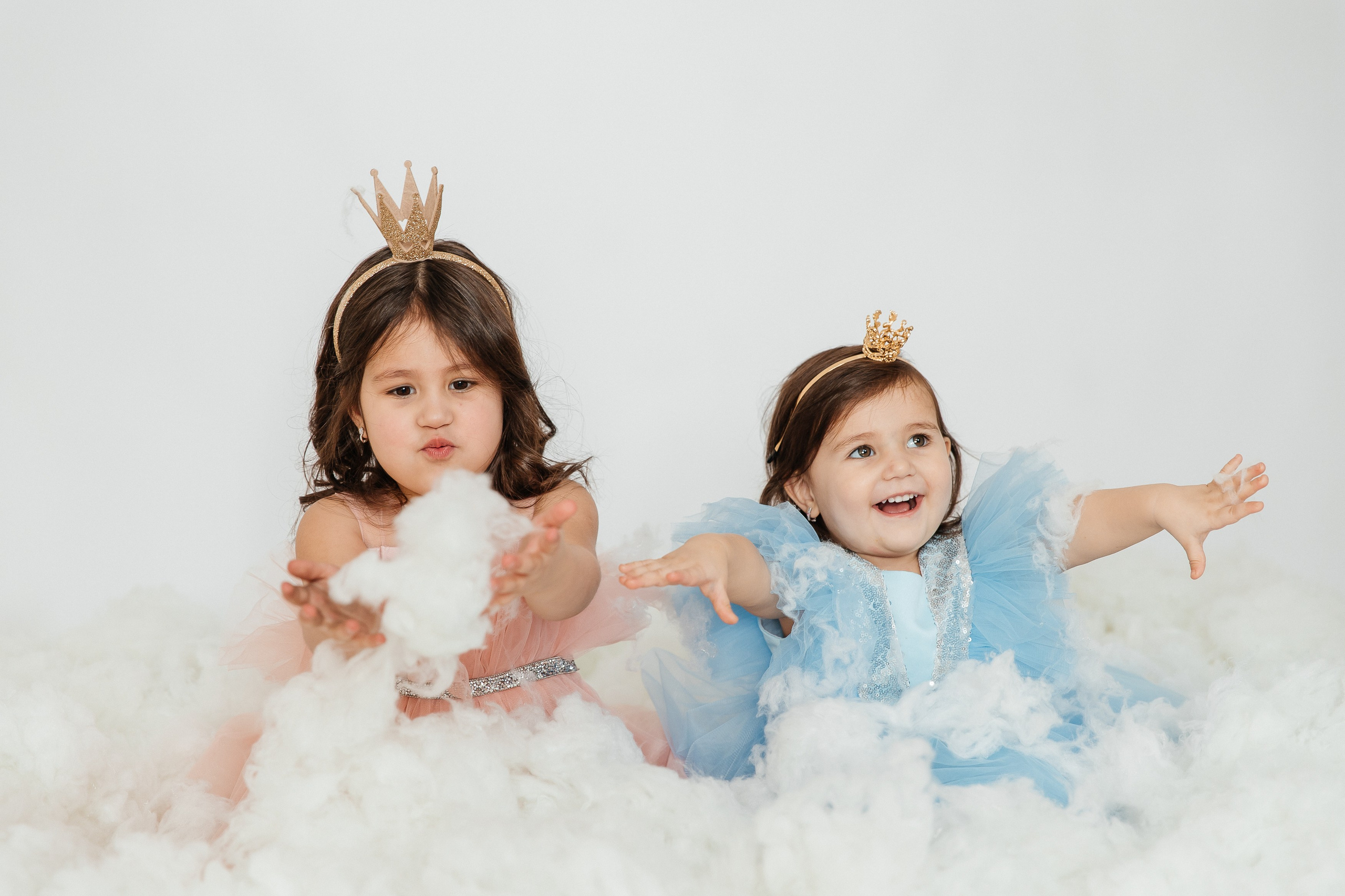 Маюша и Милаша в облаках. Воронистая Анастасия. Фотограф Якутия, Томпонский район